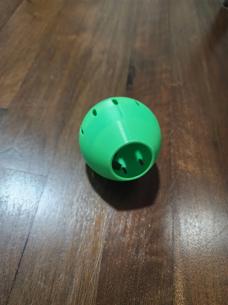 Máy phát đồ ăn cho mèo hình hành tây lắc lư