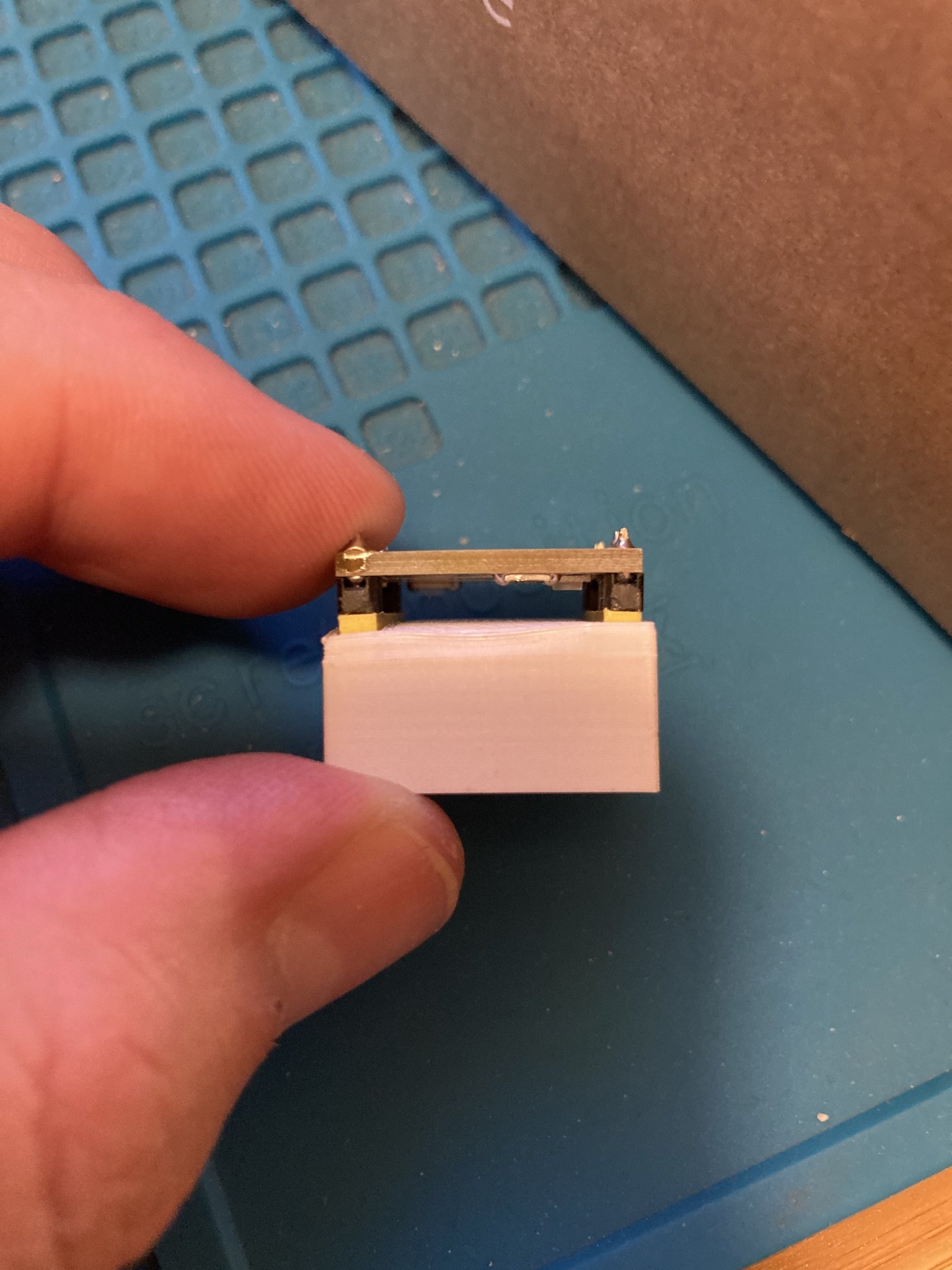 Giá đỡ lắp ráp minibadge SAINTCON