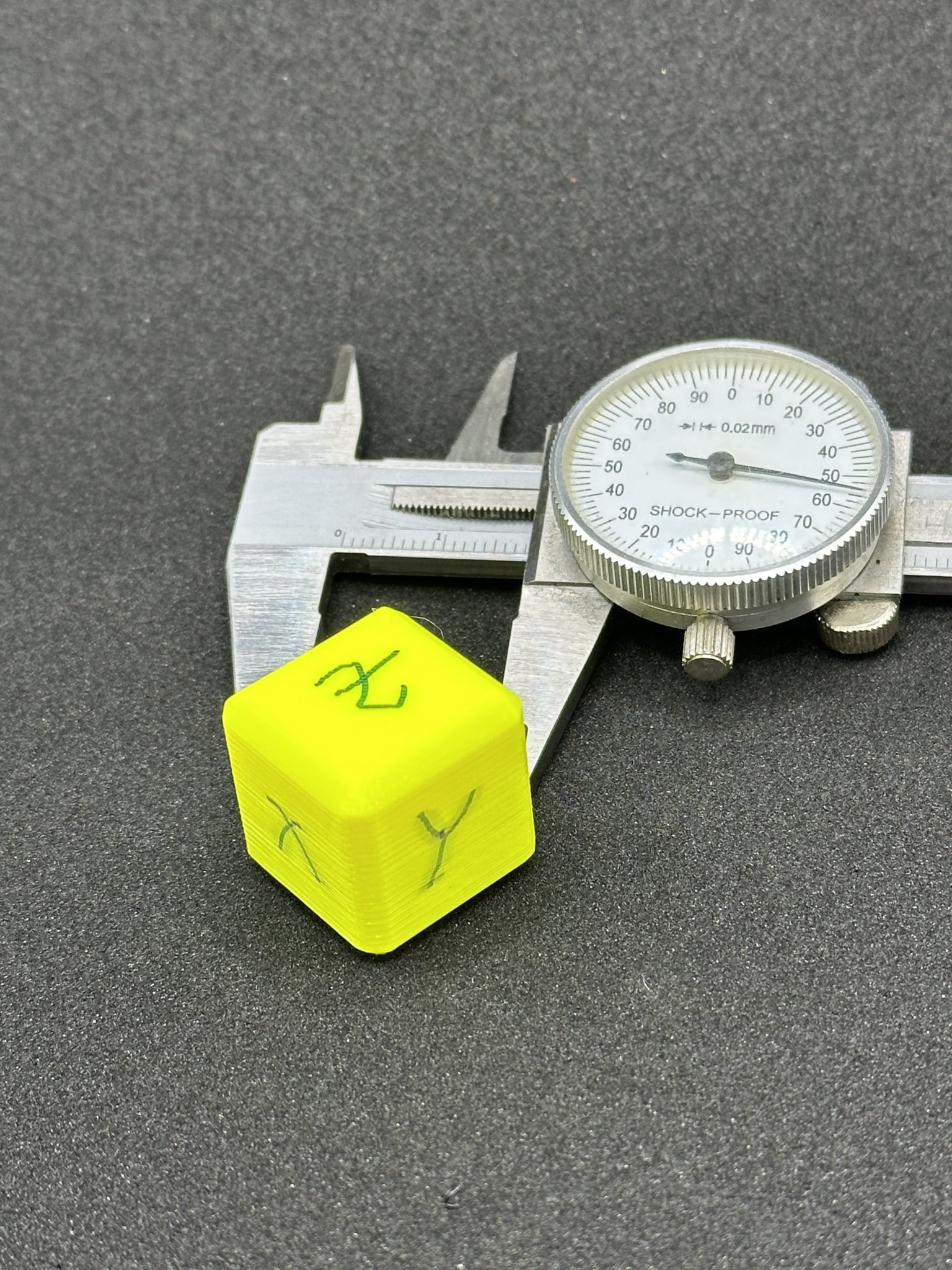 Khối hiệu chuẩn đơn giản với kích thước chính xác 20mm