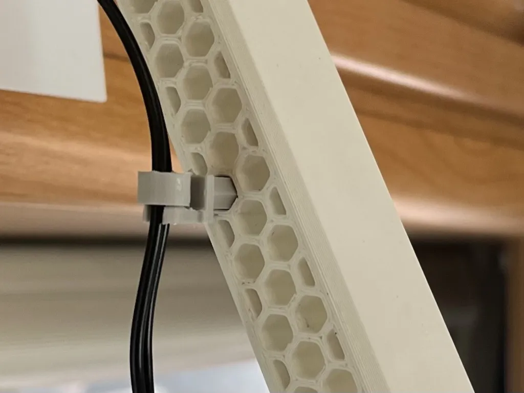 Giá đỡ cáp cho tay cầm đa năng nhỏ