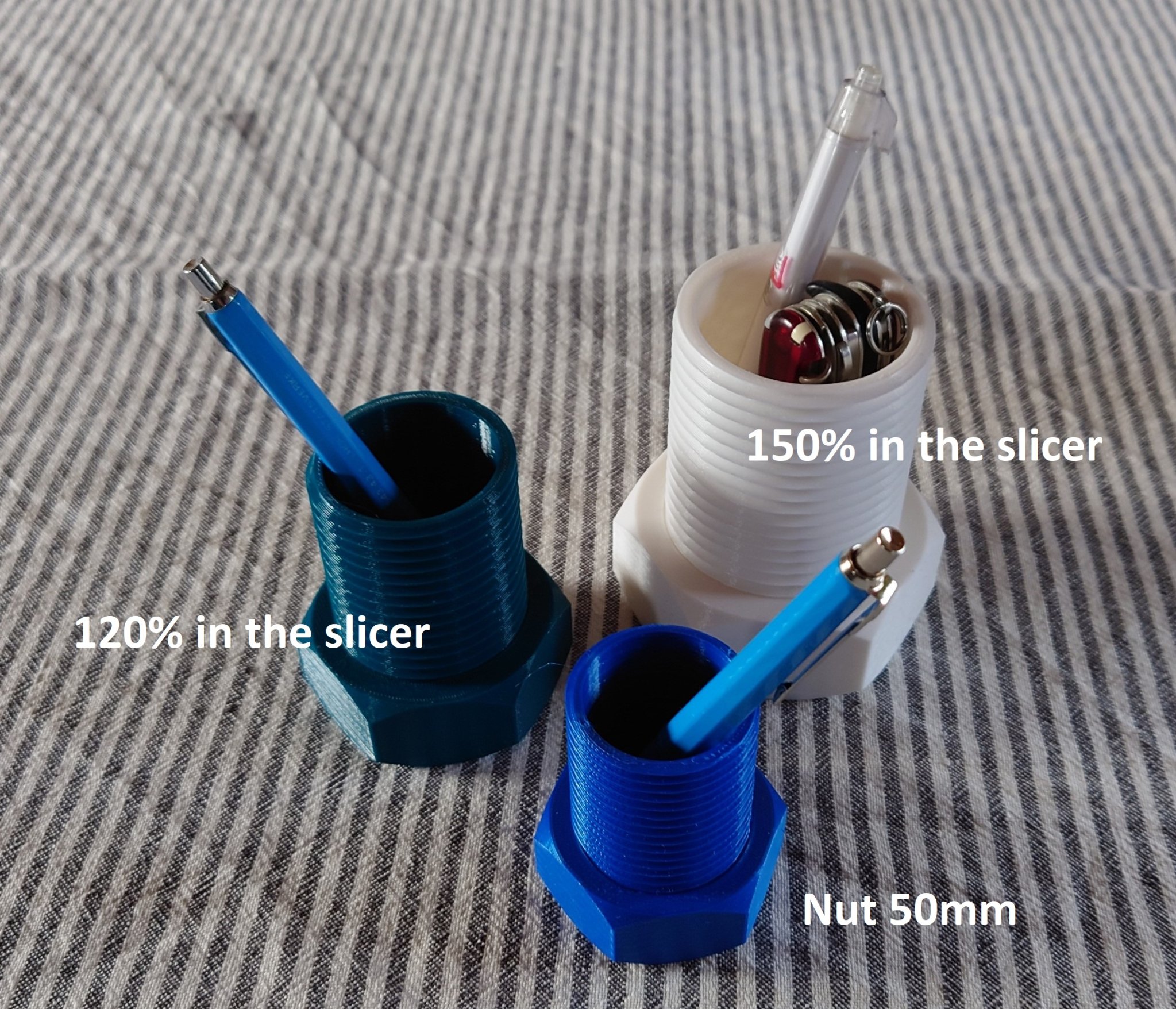 Giá đỡ bút đa năng cho bàn làm việc