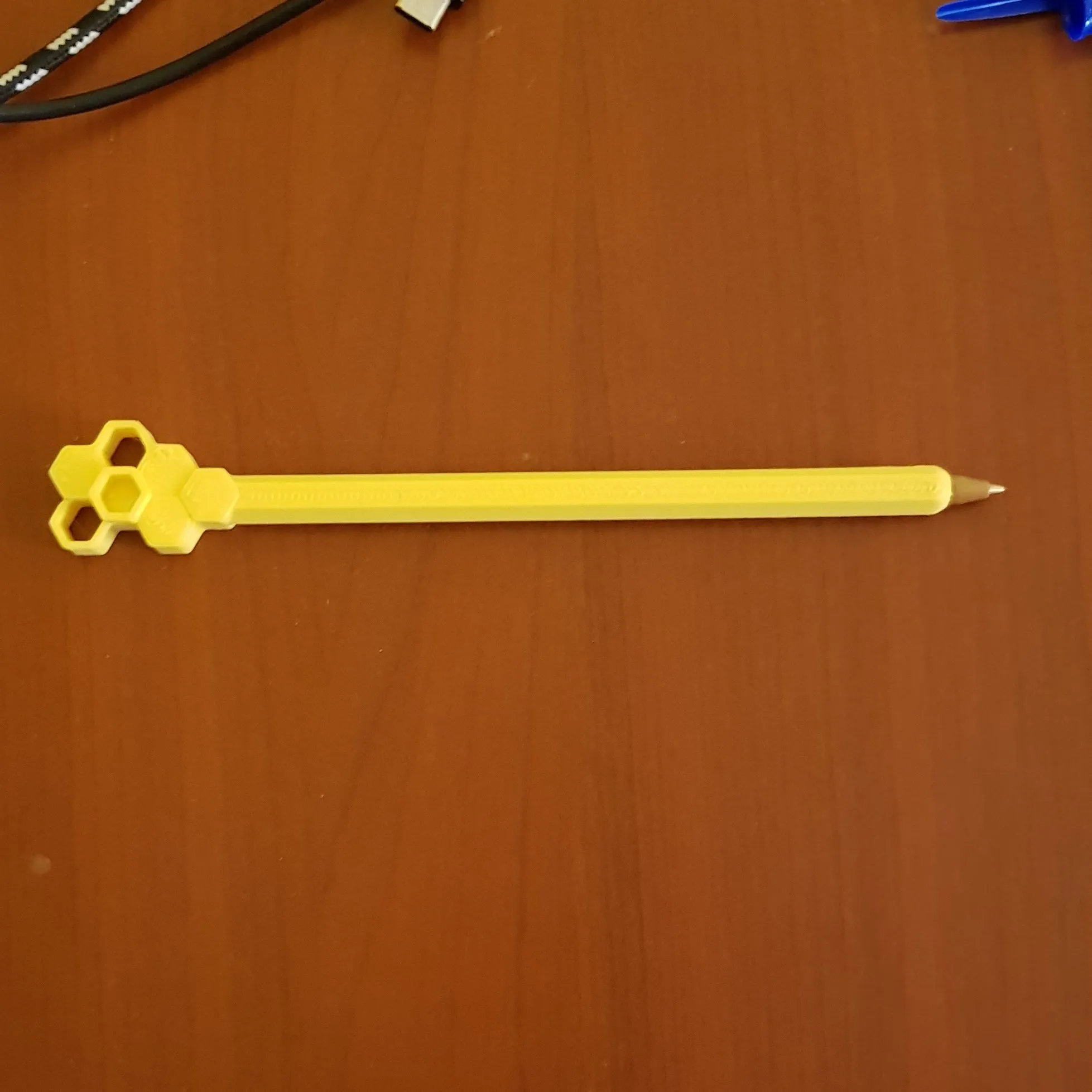 Bút Bic hình tổ ong dành cho người nuôi ong