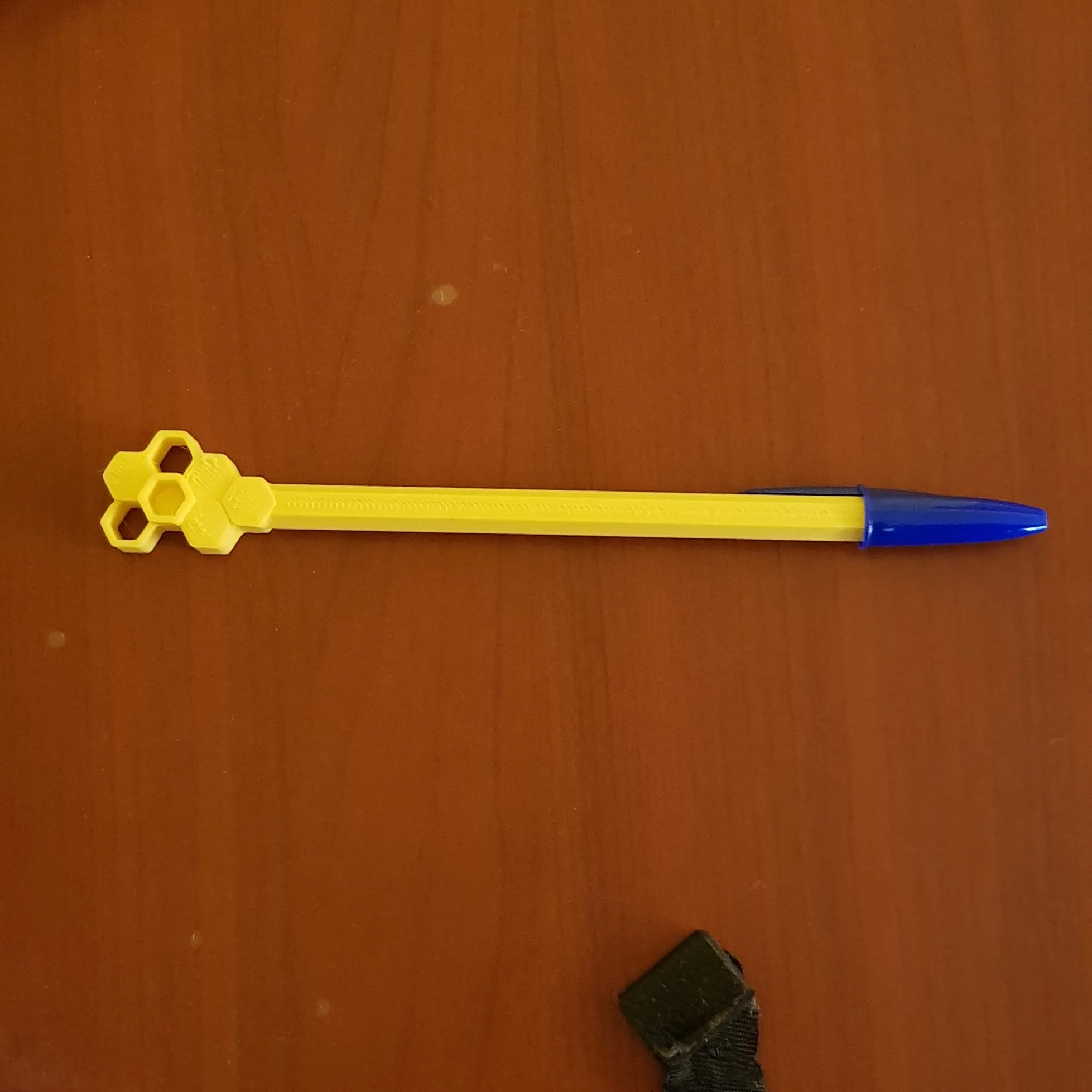 Bút Bic hình tổ ong dành cho người nuôi ong