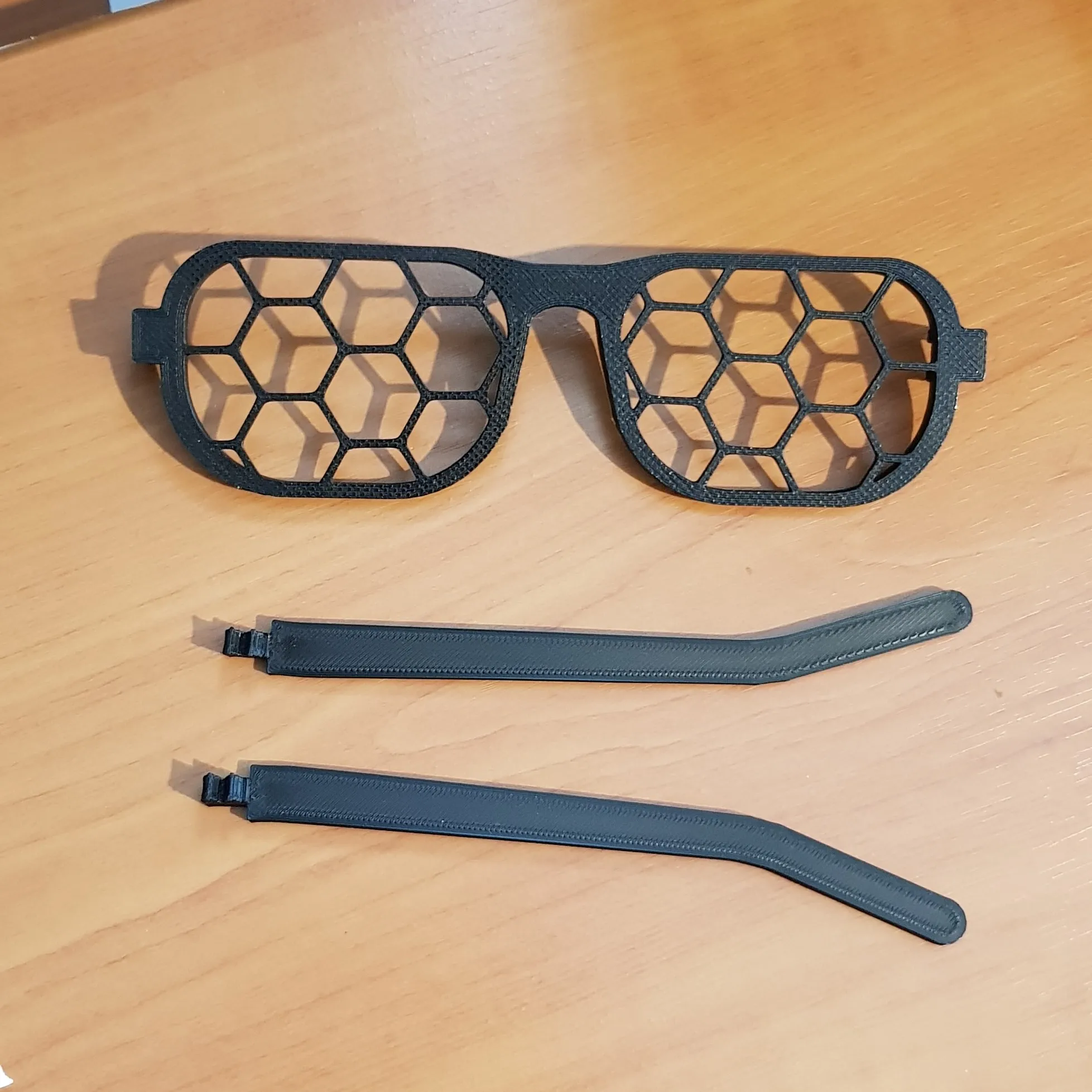 Kính hình lục giác mô phỏng tổ ong