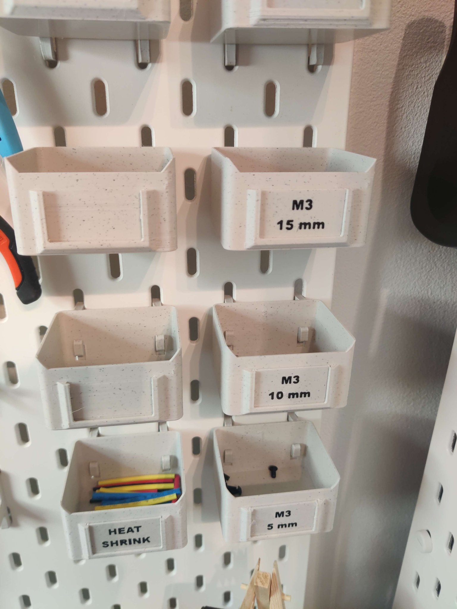 Hộp chứa thông minh cho bảng skadis của ikea