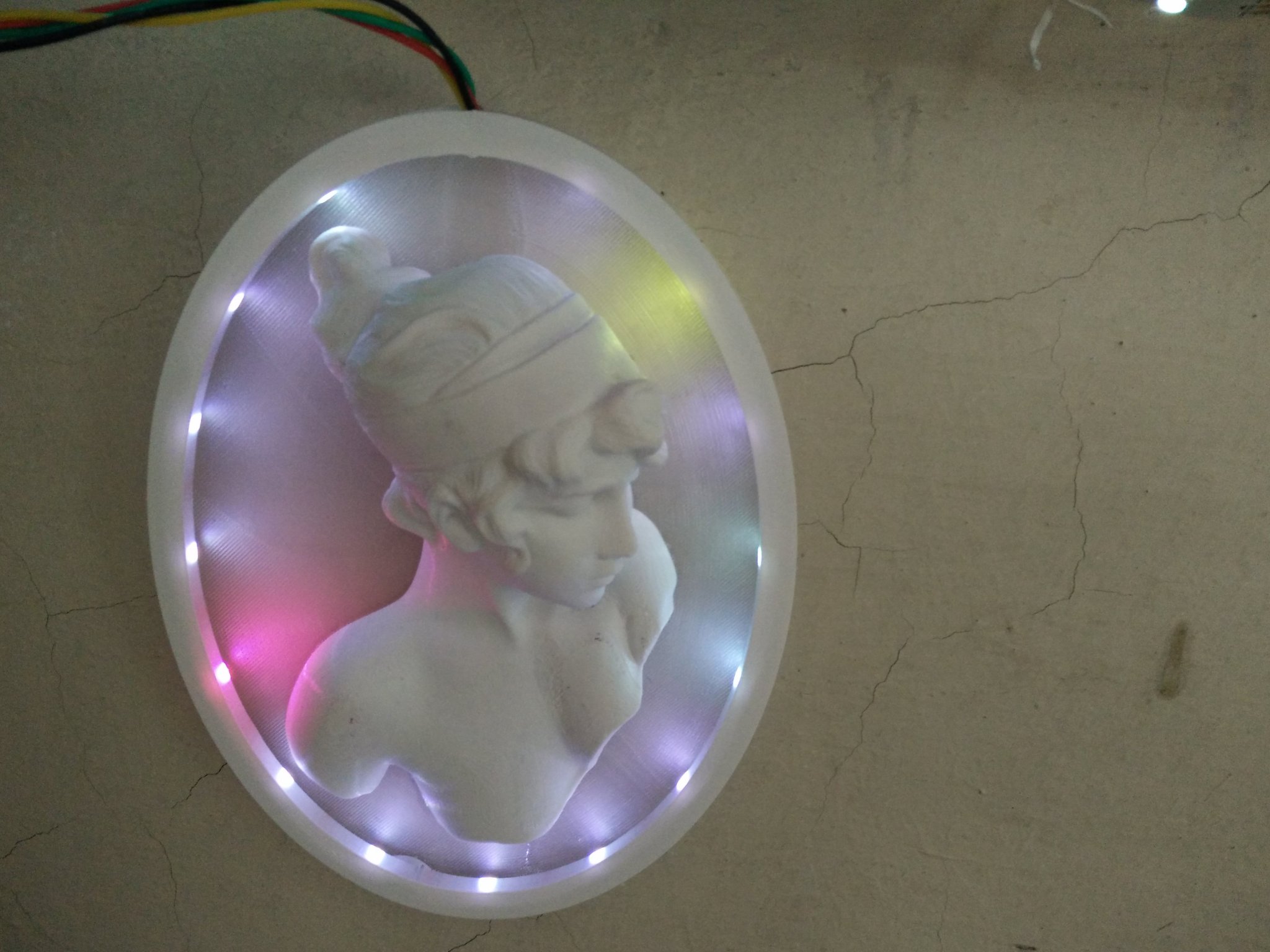 Khung đèn chiếu sáng cho tác phẩm điêu khắc bán nổi