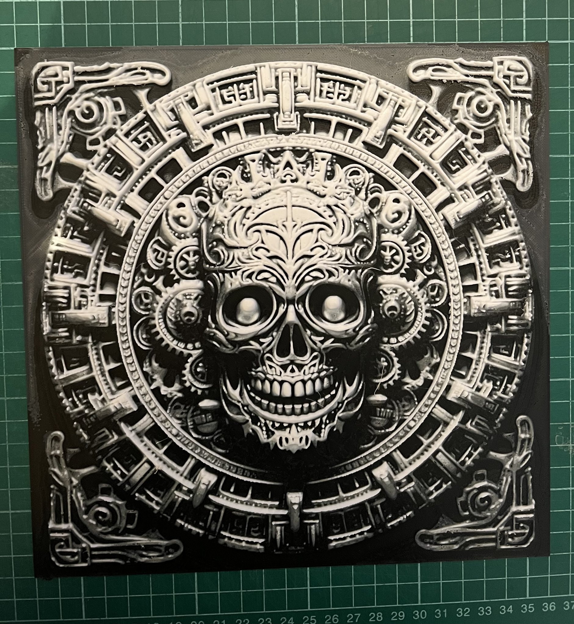 Đầu lâu với nền cảm hứng từ lịch Maya