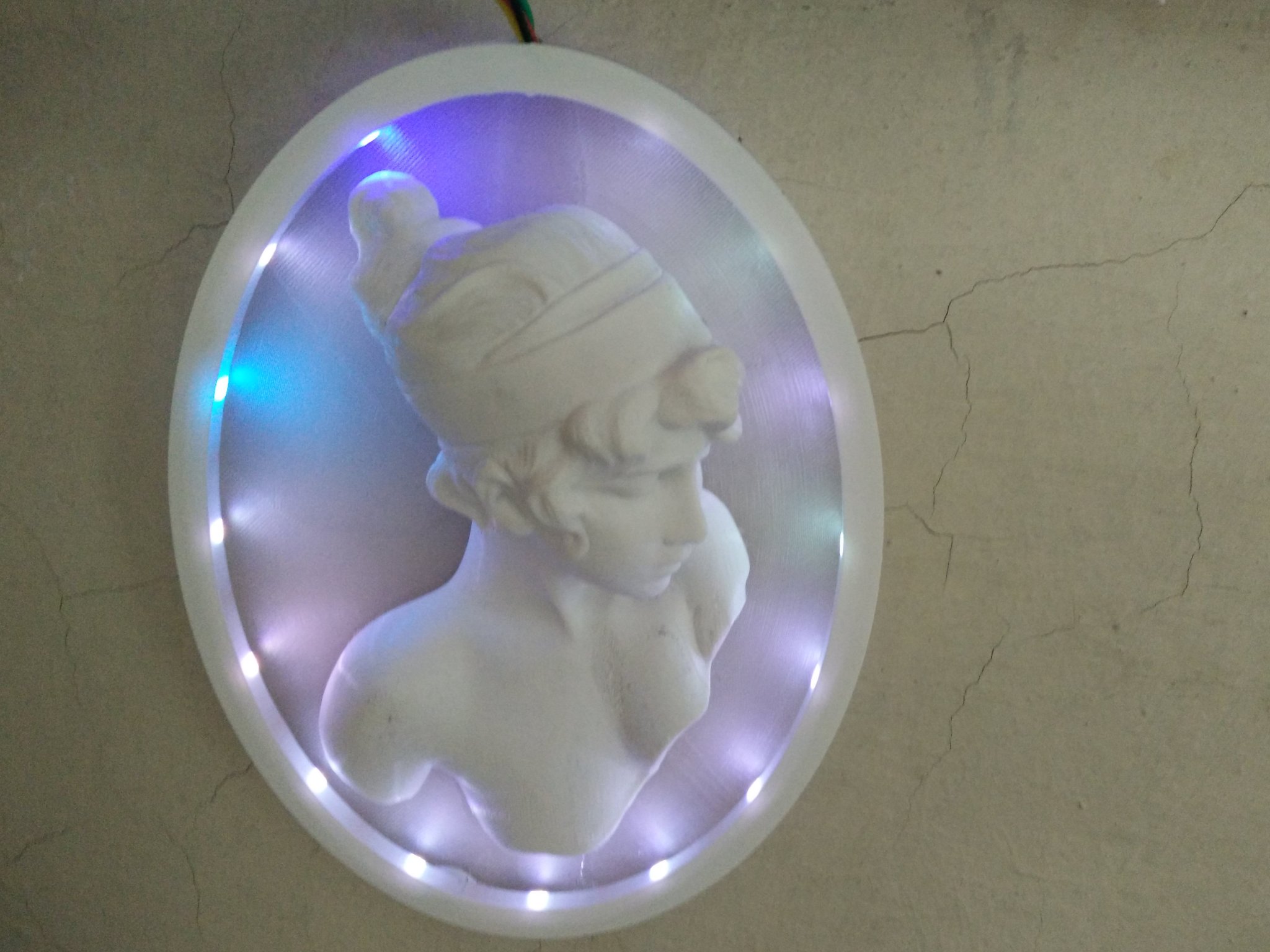 Khung đèn chiếu sáng cho tác phẩm điêu khắc bán nổi