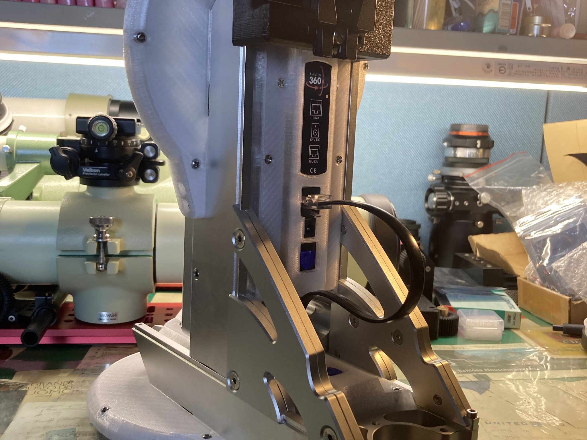 Nắp điều khiển cho giá đỡ kính thiên văn AstroTrac 360