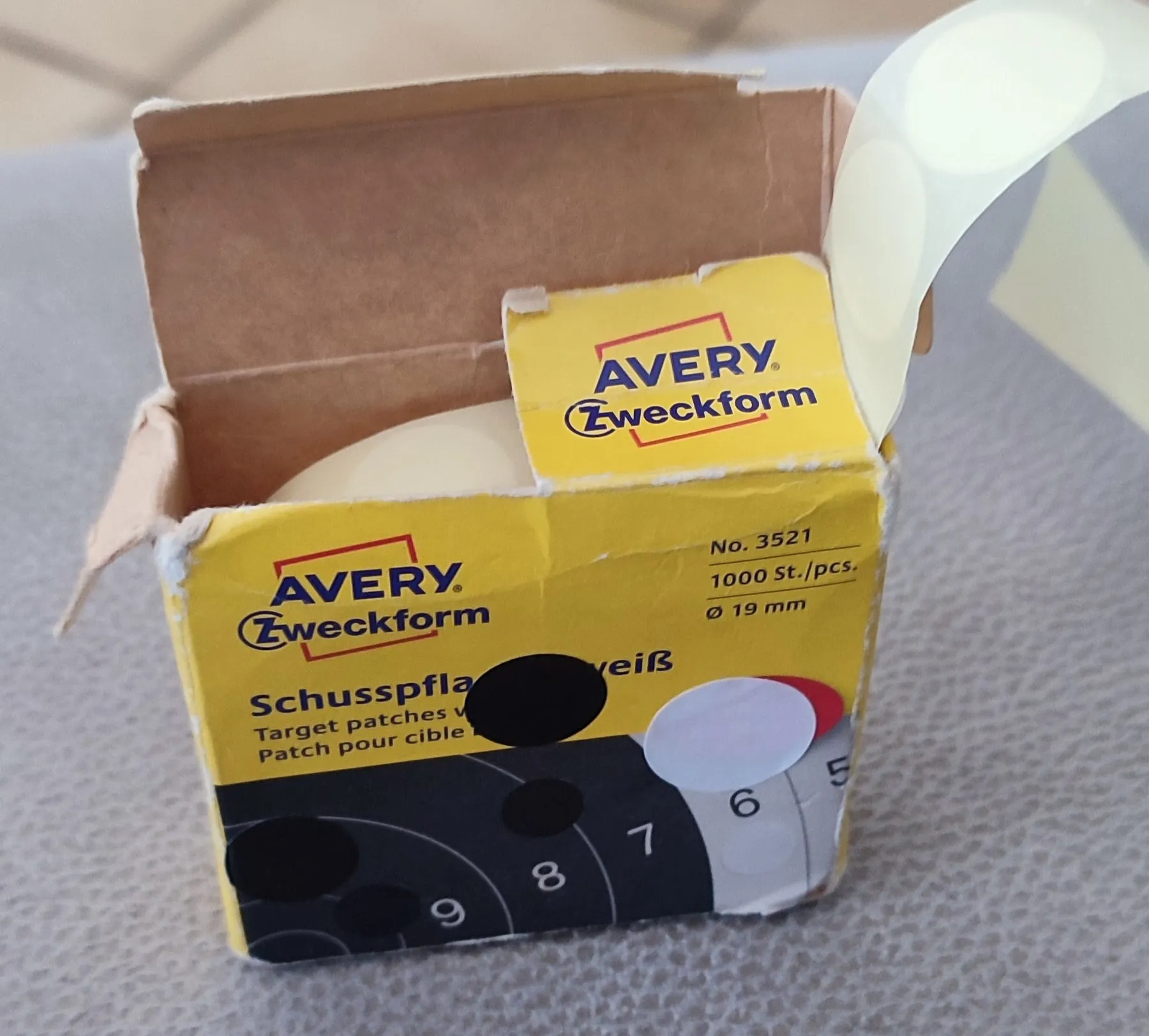 Máy phát nhãn dán cho bắn súng