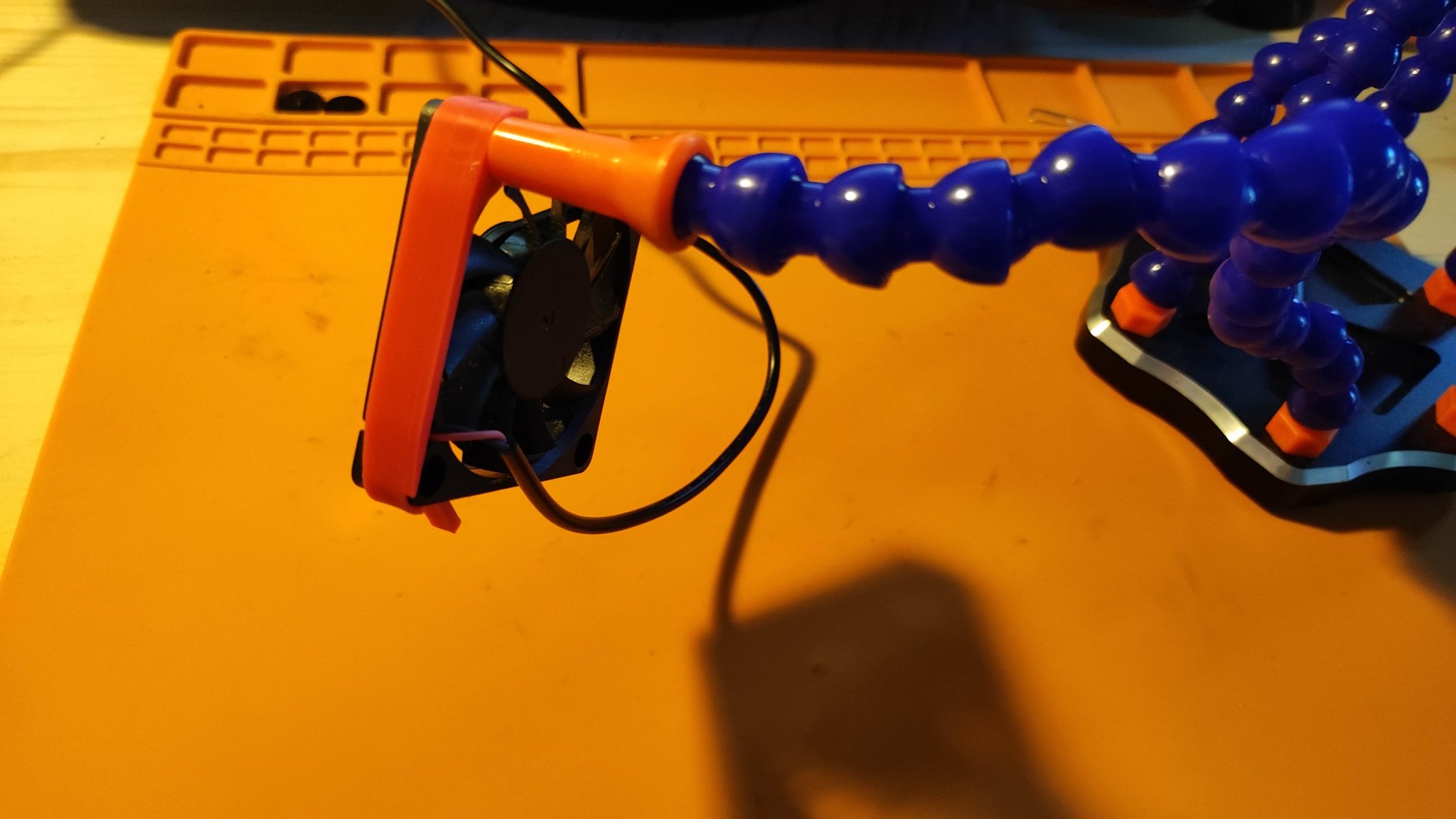 Giá đỡ quạt 60x60 mm cho tay hàn thứ ba