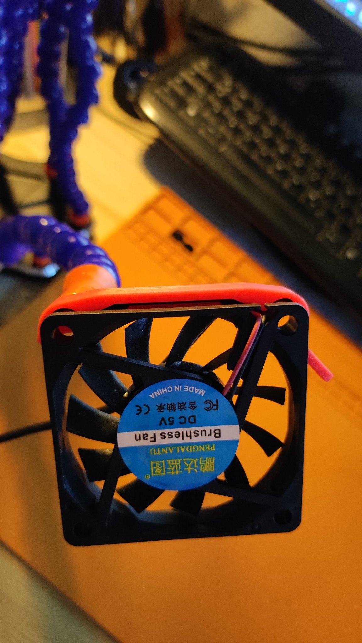 Giá đỡ quạt 60x60 mm cho tay hàn thứ ba