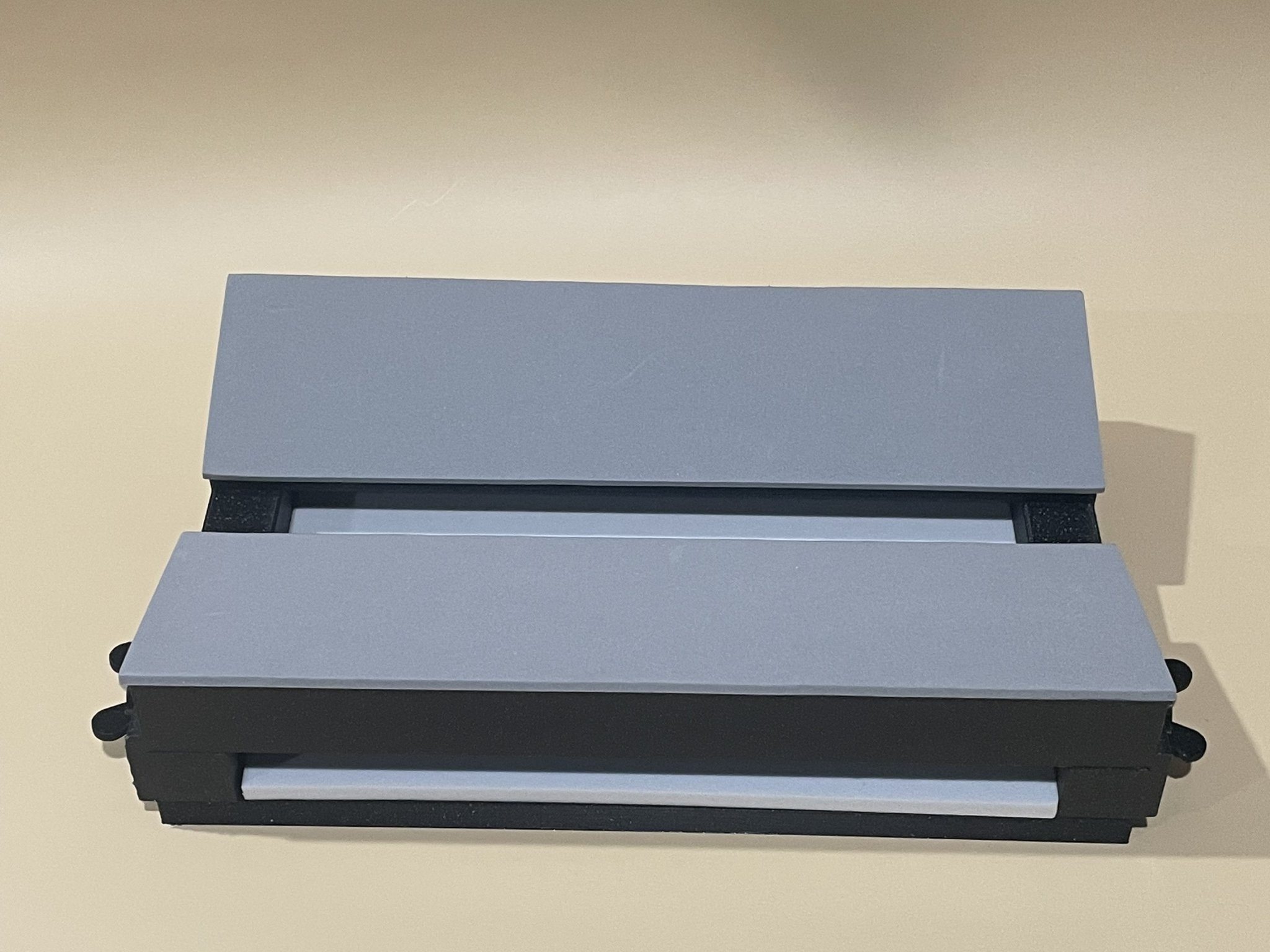 Bảng trải V điều chỉnh cho côn trùng có cánh