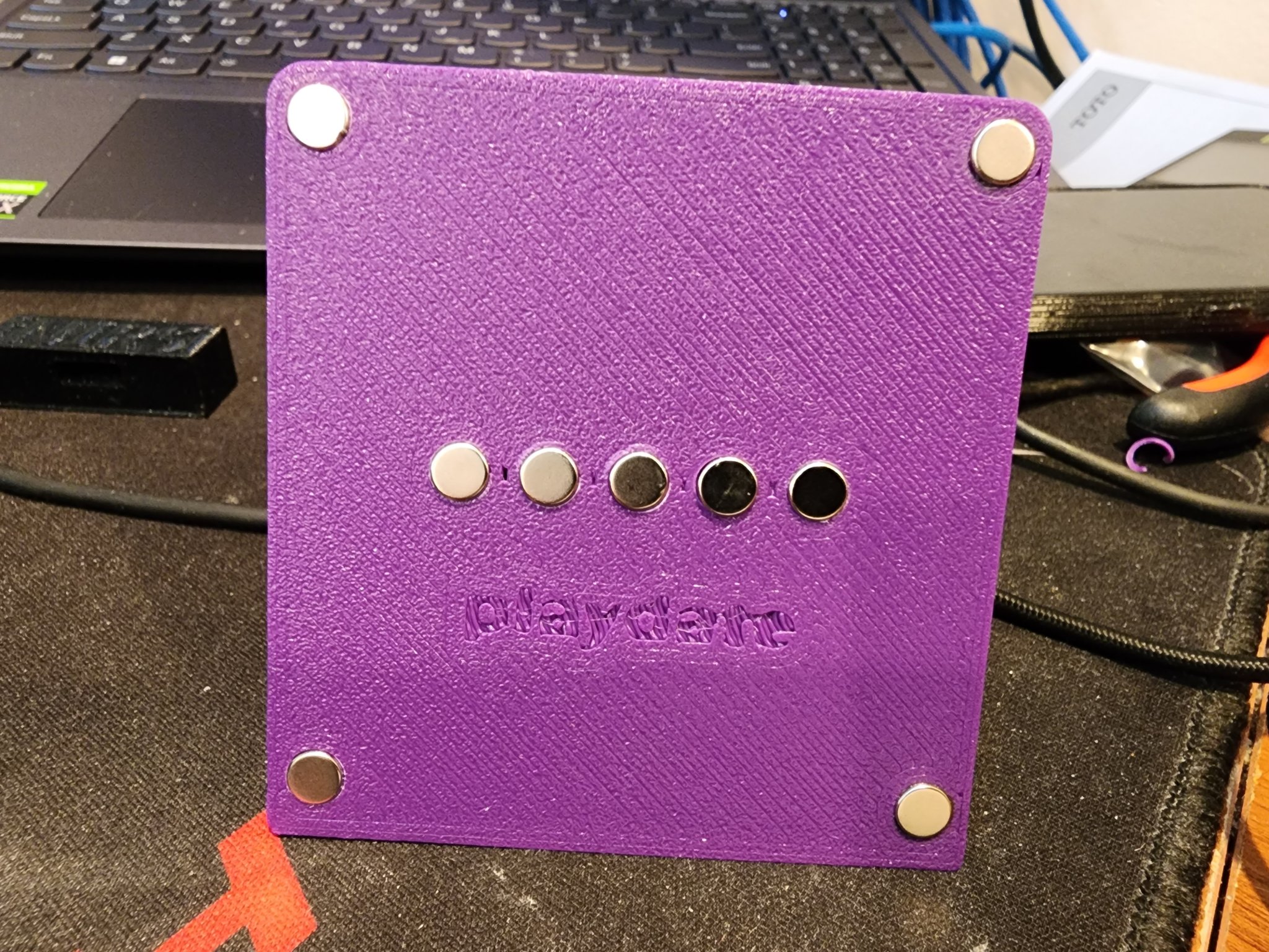 Giá đỡ sạc từ tính cho Playdate với nam châm 6x3mm