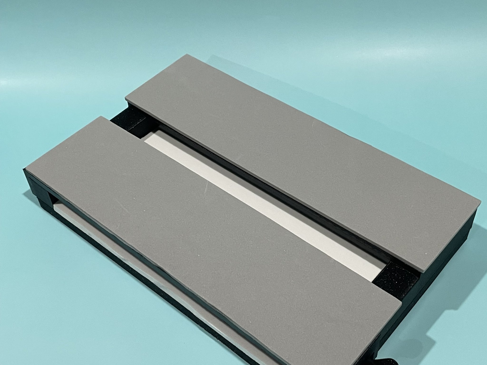 Bảng phẳng điều chỉnh để gắn côn trùng có cánh