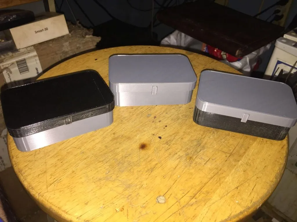 Hộp đựng kích thước Altoids với bản lề và chốt nhỏ