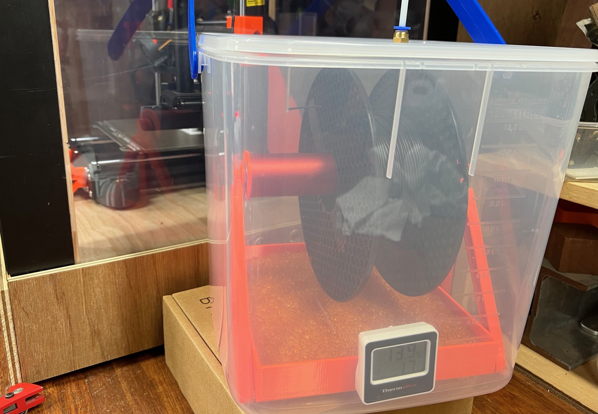 Giá đỡ cuộn filament và máy hút ẩm cho máy in 3D