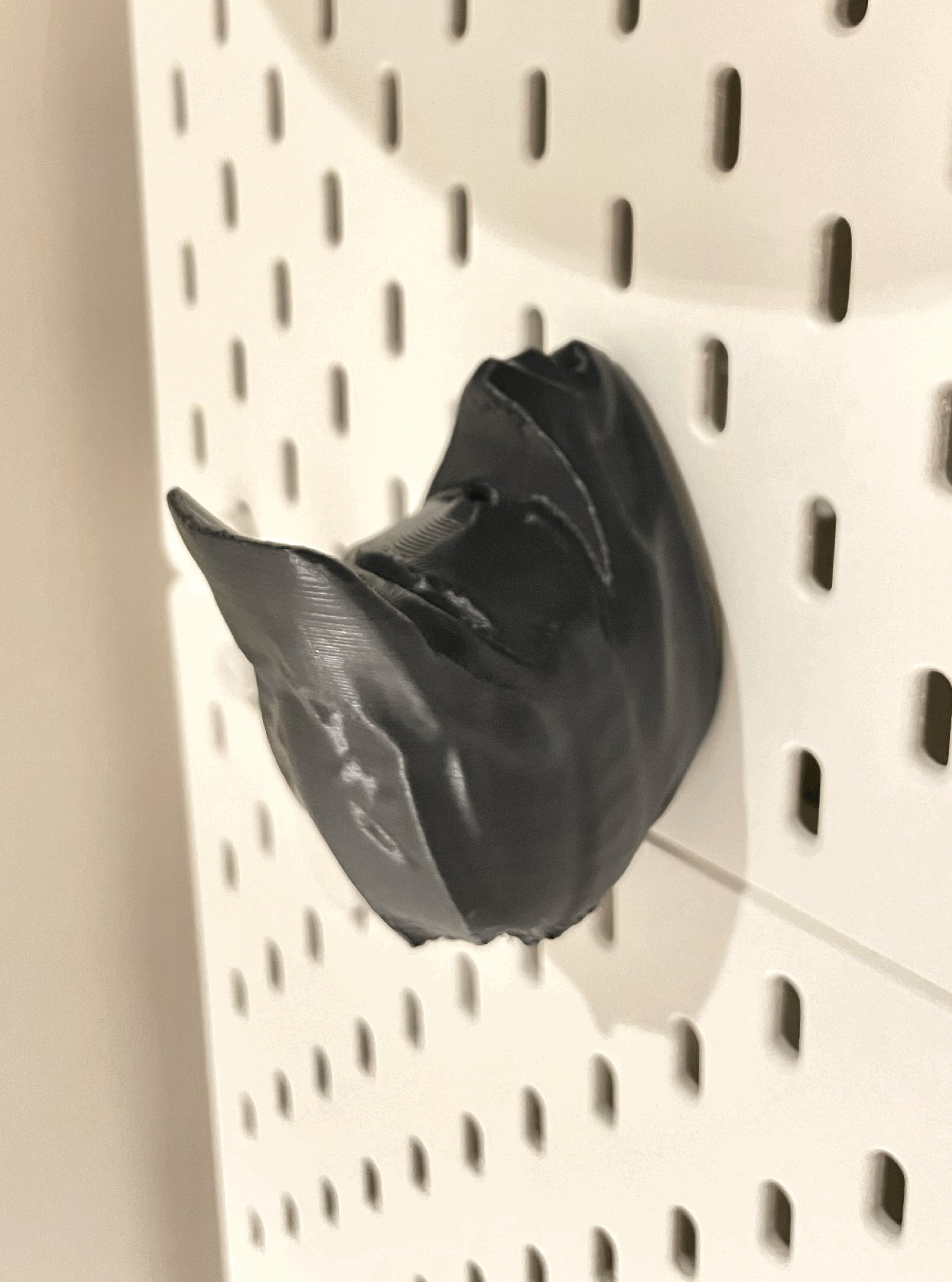 Giá treo mũ bảo hiểm MTB cho bảng ghim Skadis