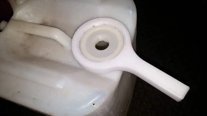 Cờ lê mở nắp bình chứa nước 5 gallon và hóa chất clo