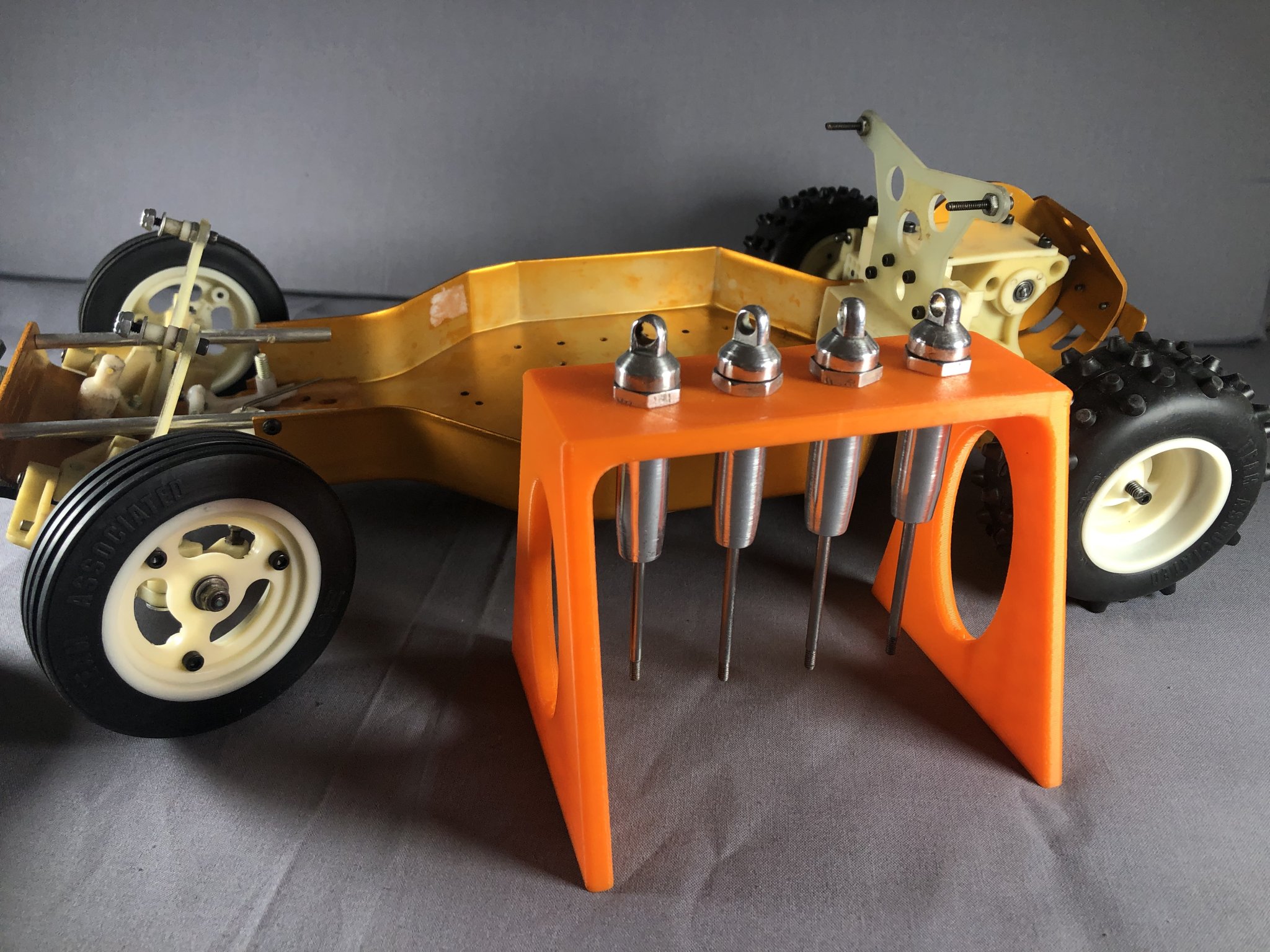 Giá đỡ và kệ cho bộ giảm chấn RC10