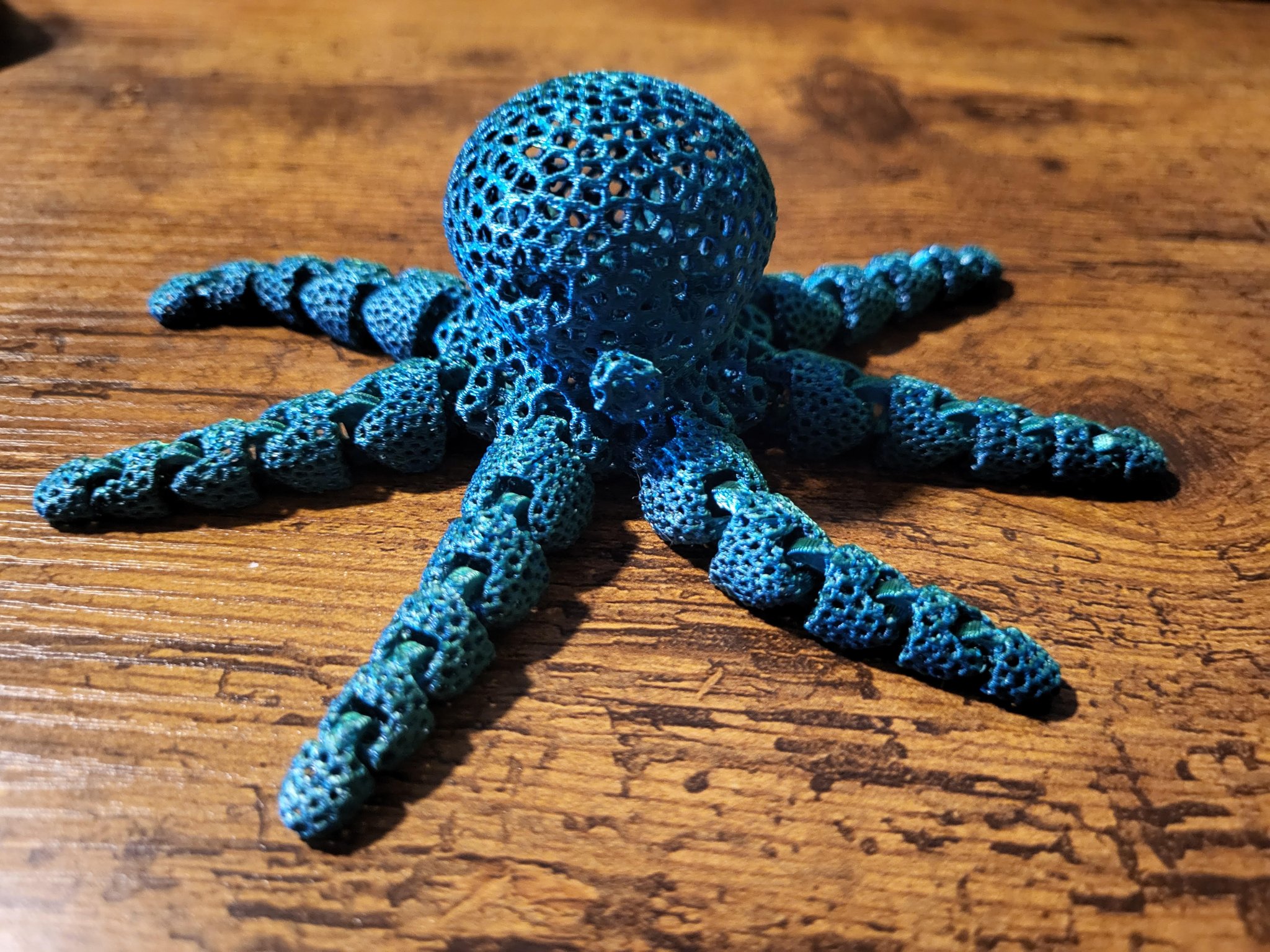 Bạch tuộc mini dễ thương với thiết kế Voronoi linh hoạt