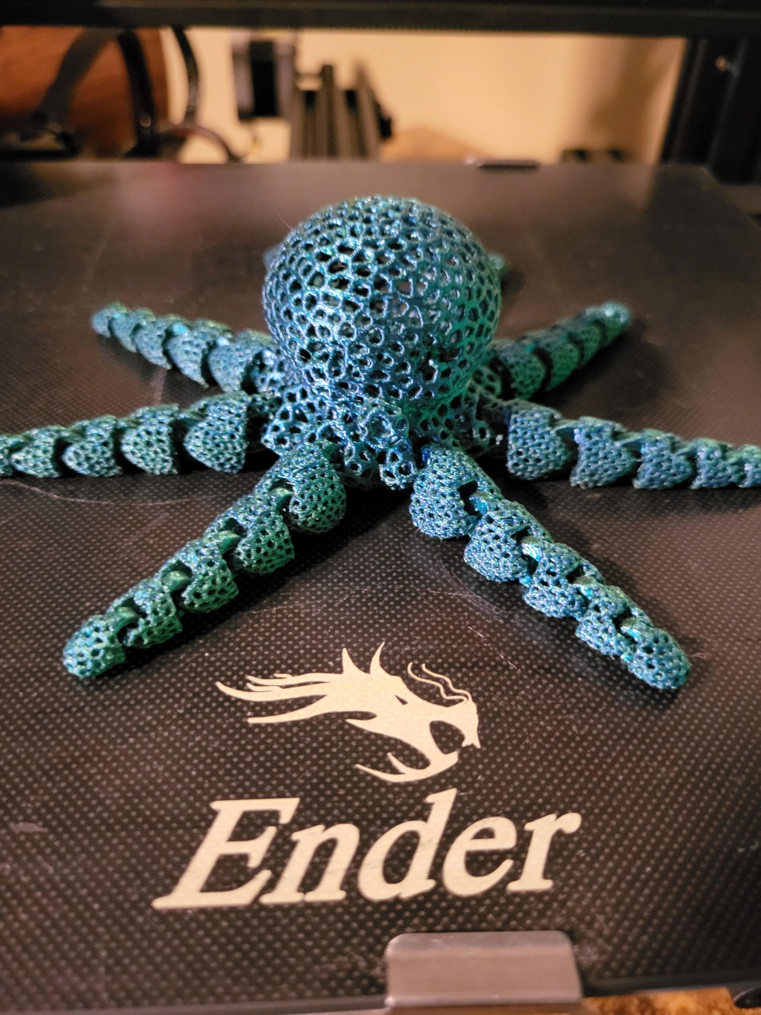 Bạch tuộc mini dễ thương với thiết kế Voronoi linh hoạt