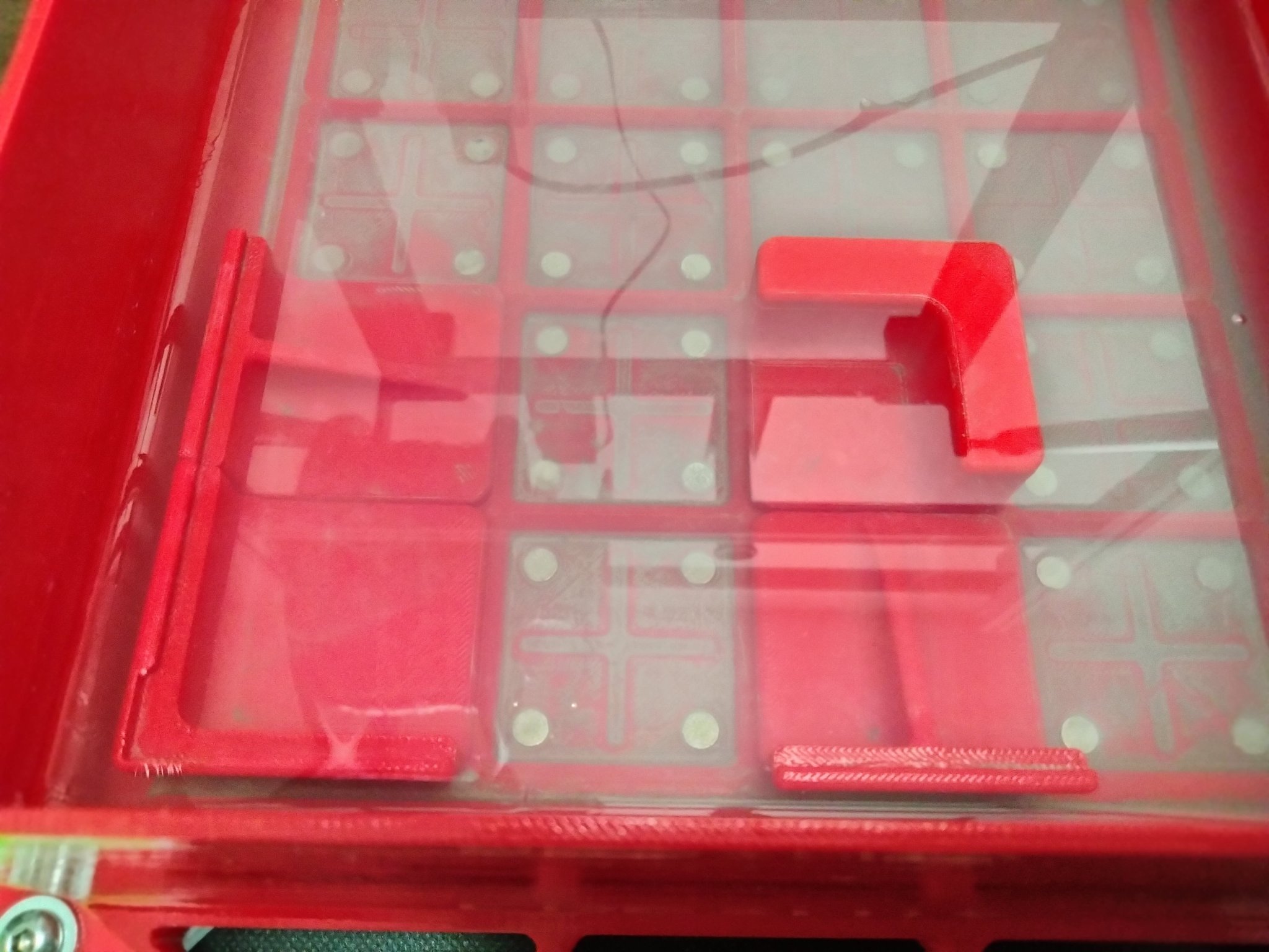 Hệ thống giữ vật liệu Gridfinity cho máy EDM