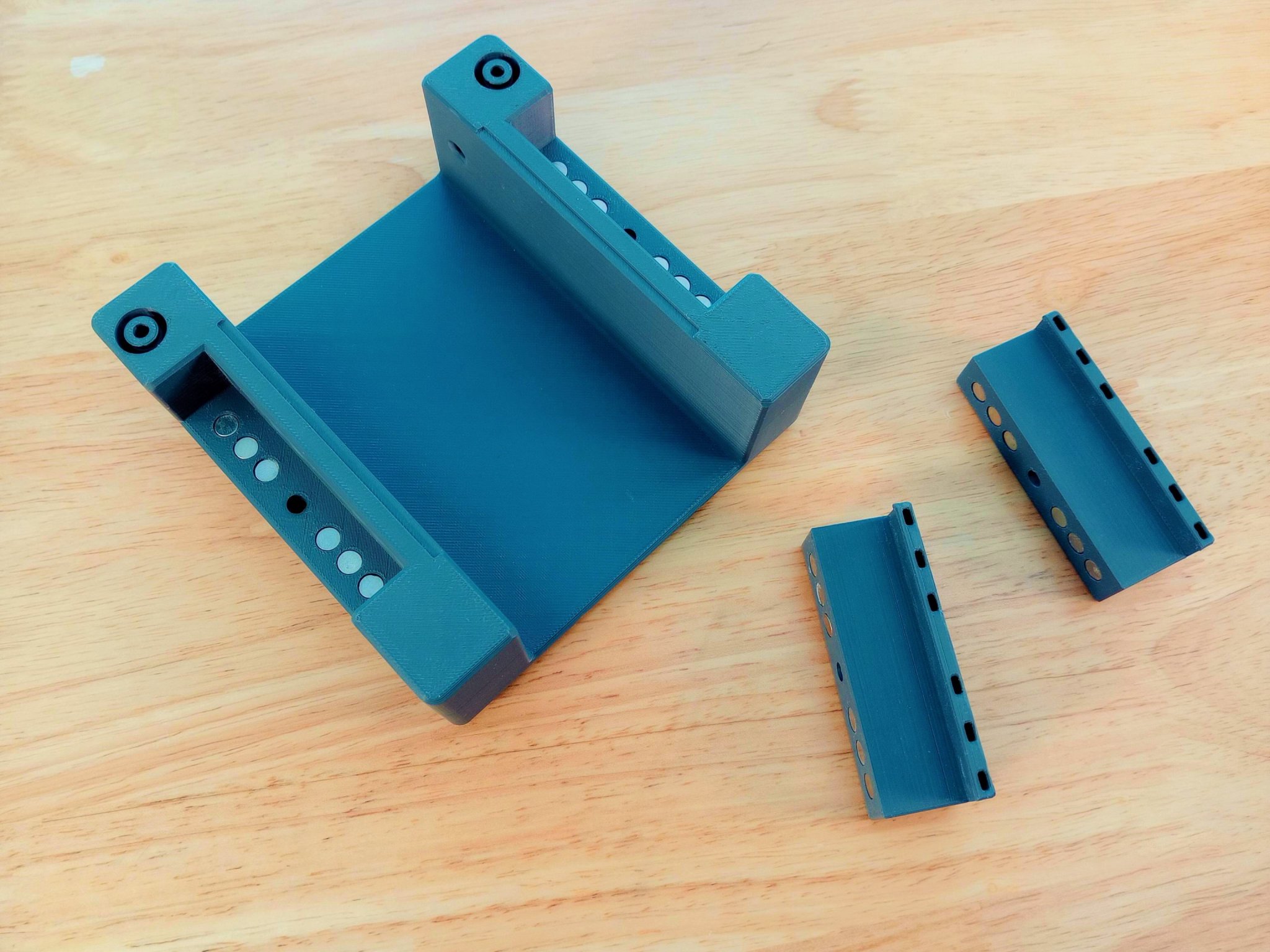 Giá đỡ làm việc với hệ thống xả nước cho EDM Gridfinity