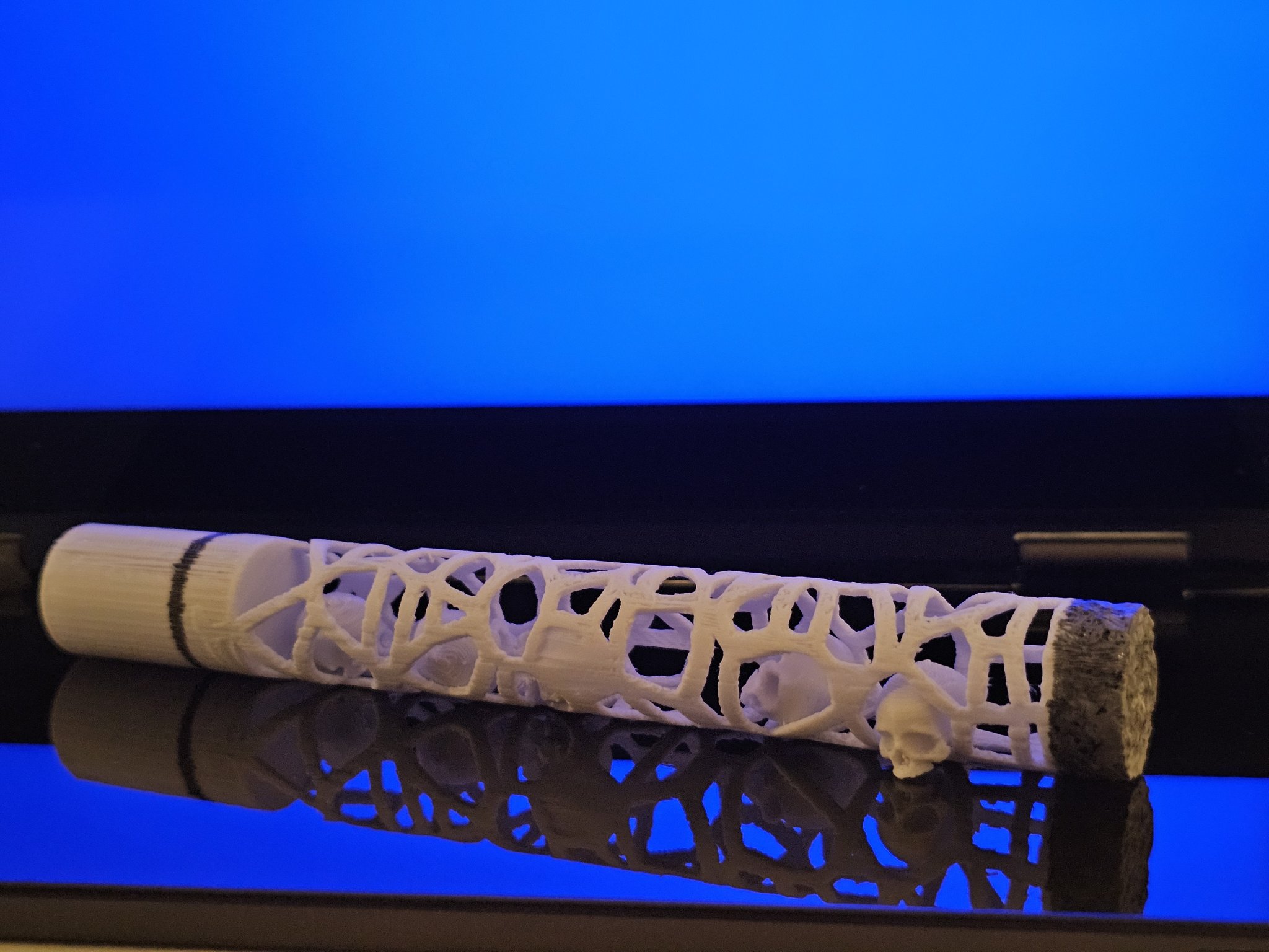 Thông điệp trong Voronoi với 5 bộ sọ di chuyển tự do