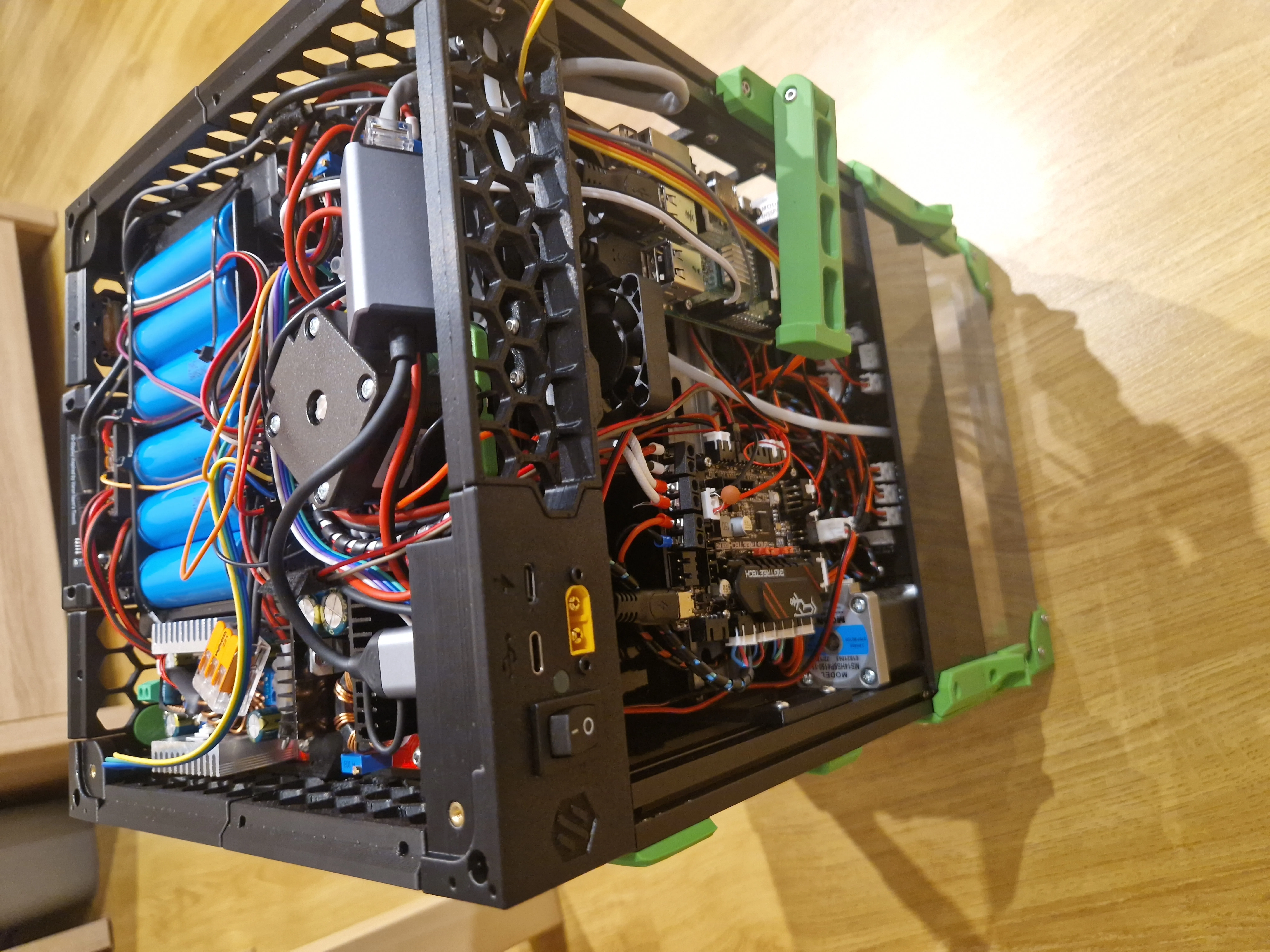 Bộ nguồn pin cho máy in Voron V0.2 với hỗ trợ USB-C