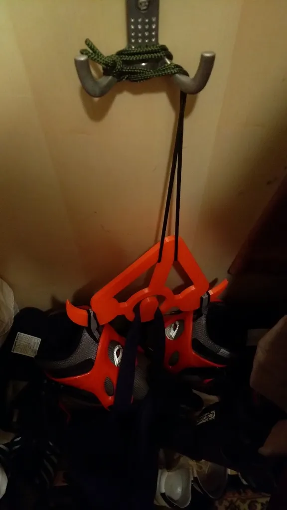 Giá treo giày patin tiện lợi cho trẻ em