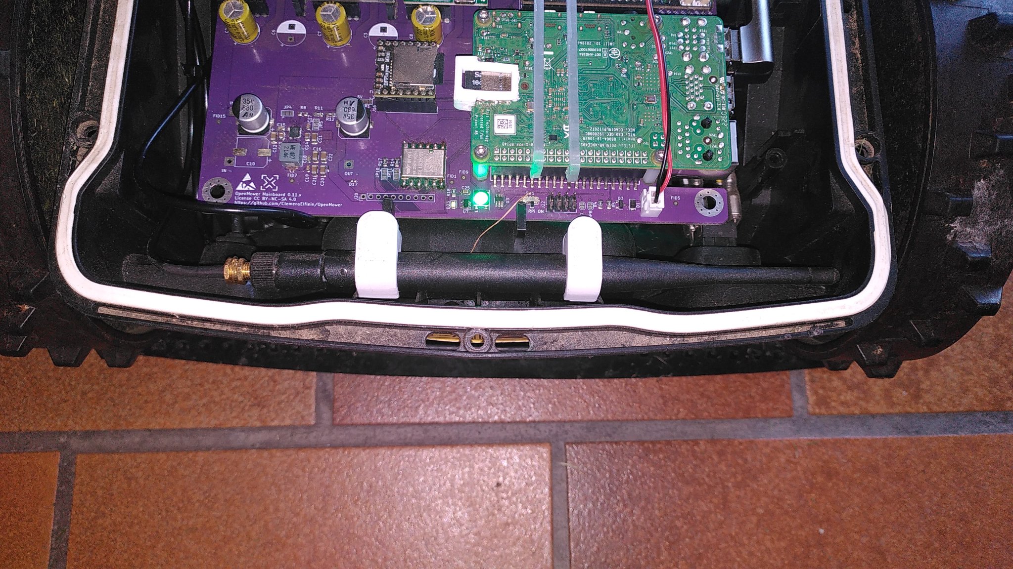 Giá đỡ anten ArduSimple cho máy cắt cỏ YardForce Classic 500