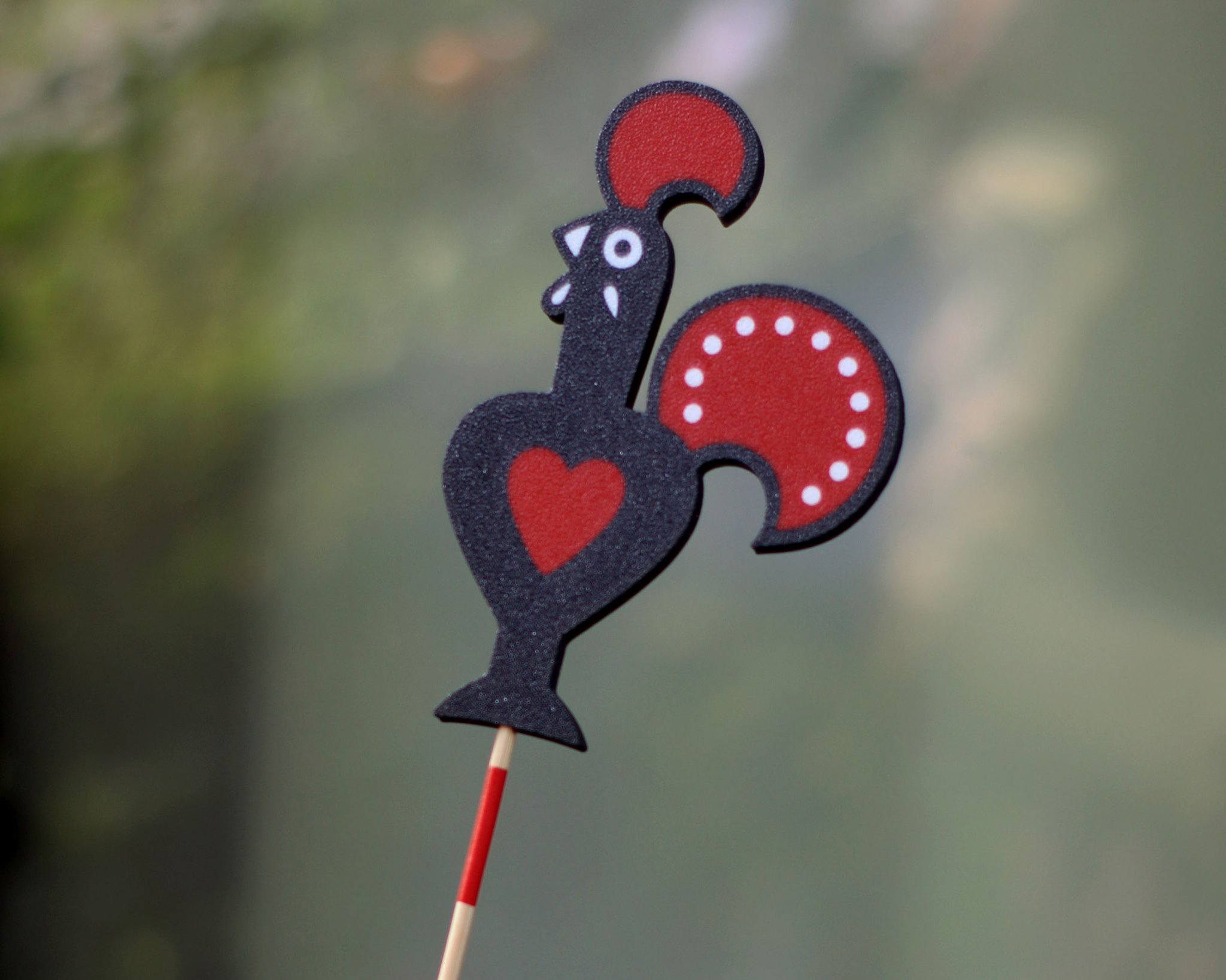 Mô hình gà Nandos làm điểm nhấn trang trí bàn