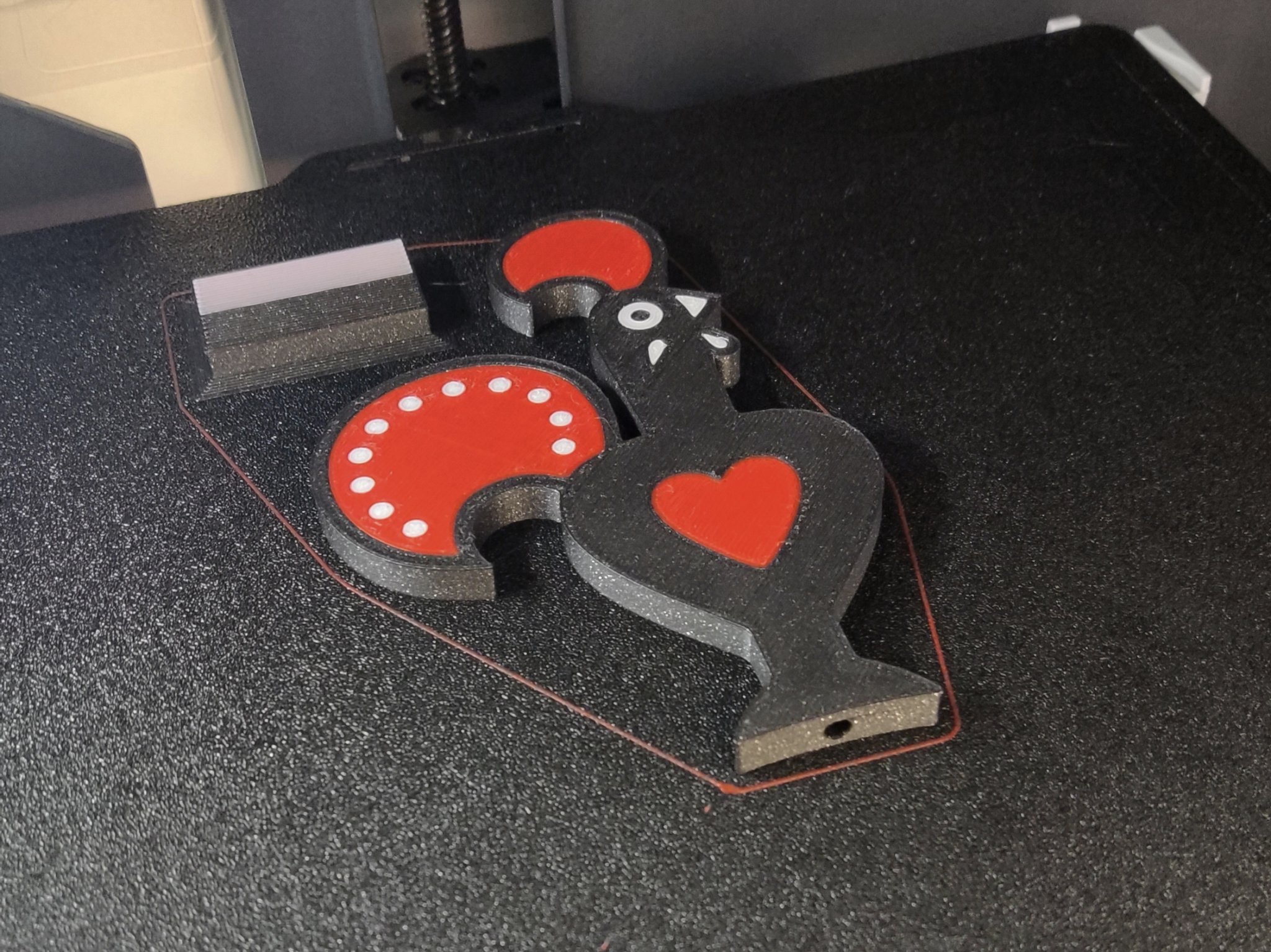 Mô hình gà Nandos làm điểm nhấn trang trí bàn