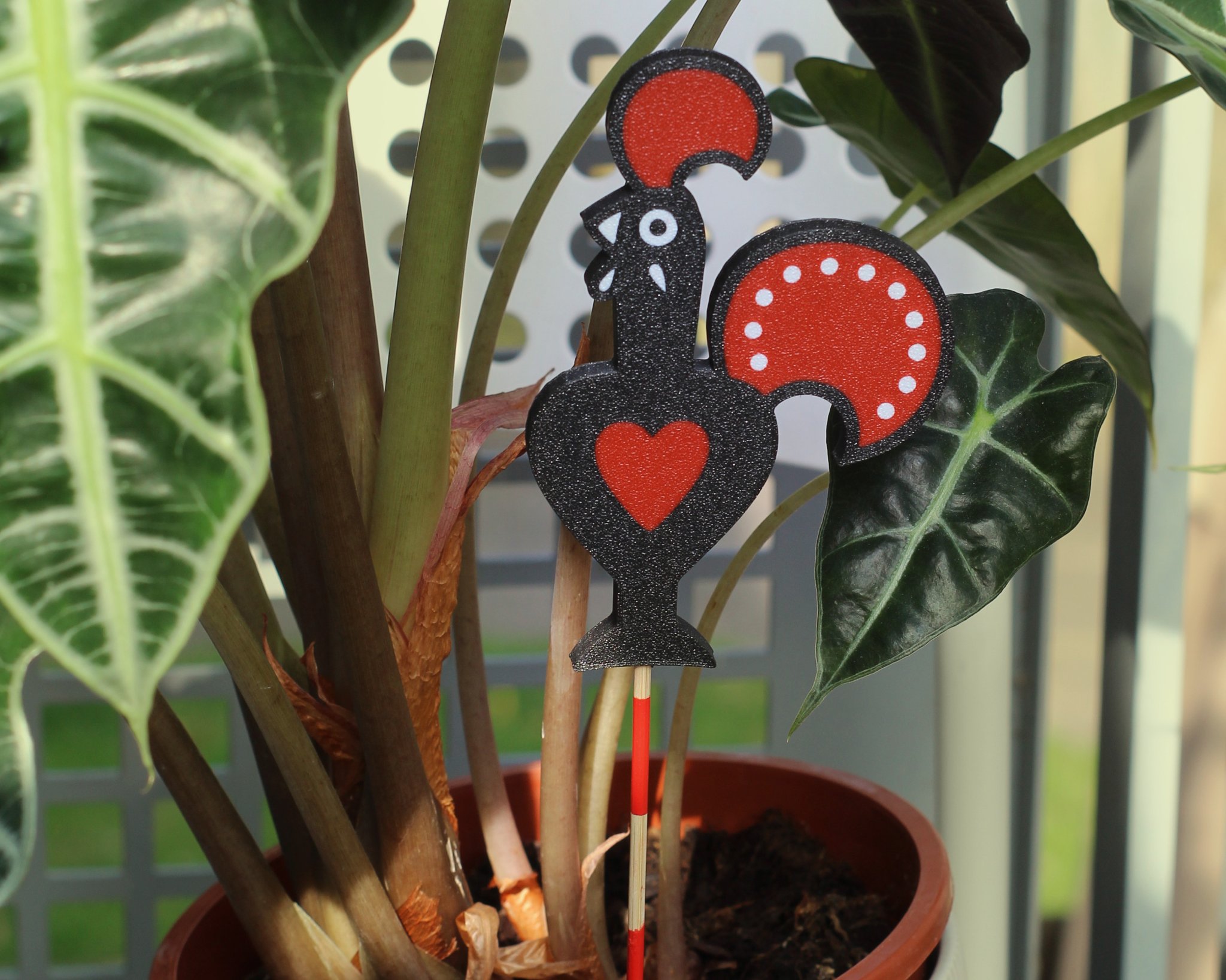 Mô hình gà Nandos làm điểm nhấn trang trí bàn