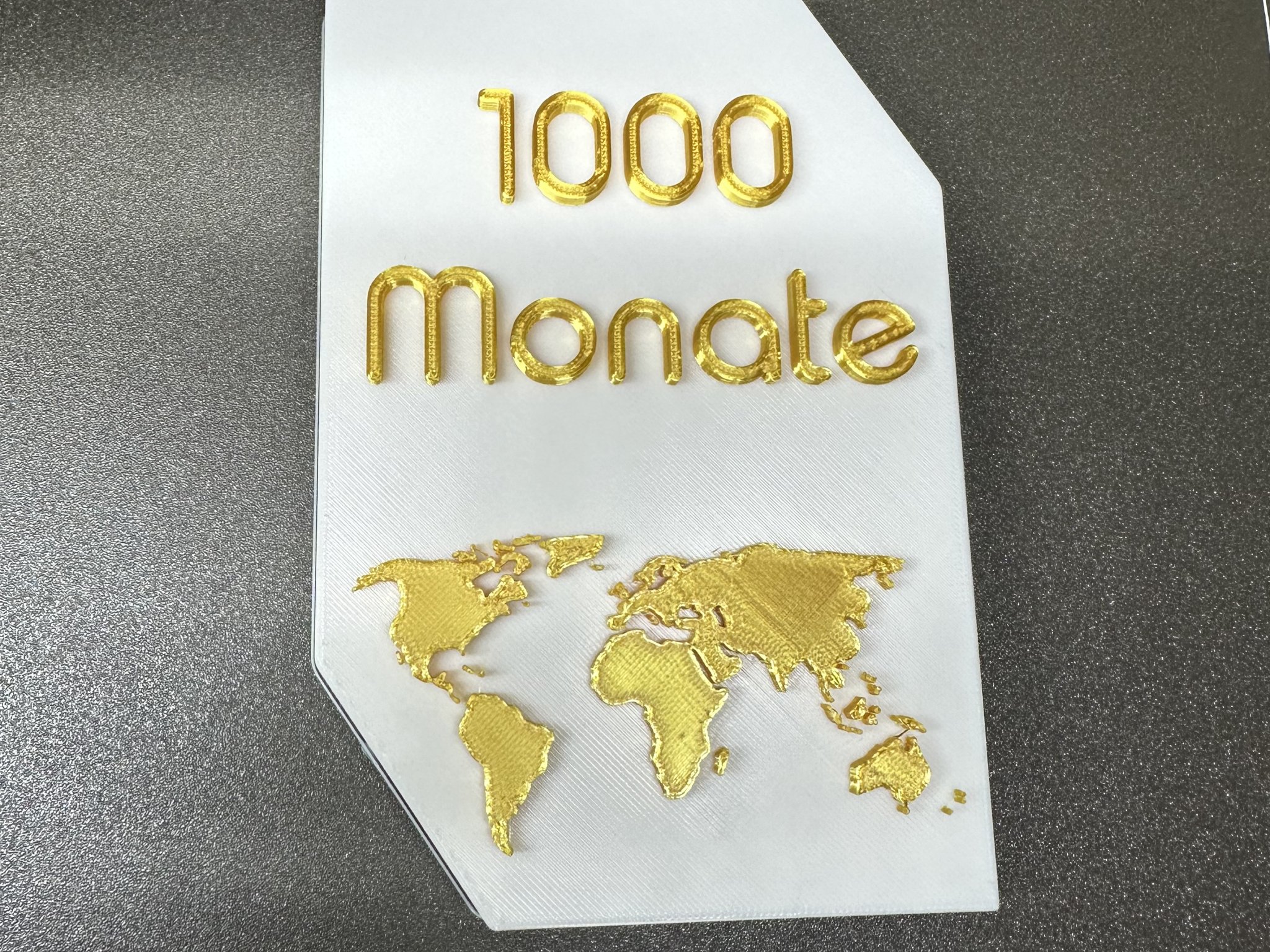 Cúp kỷ niệm 1000 tháng trên trái đất