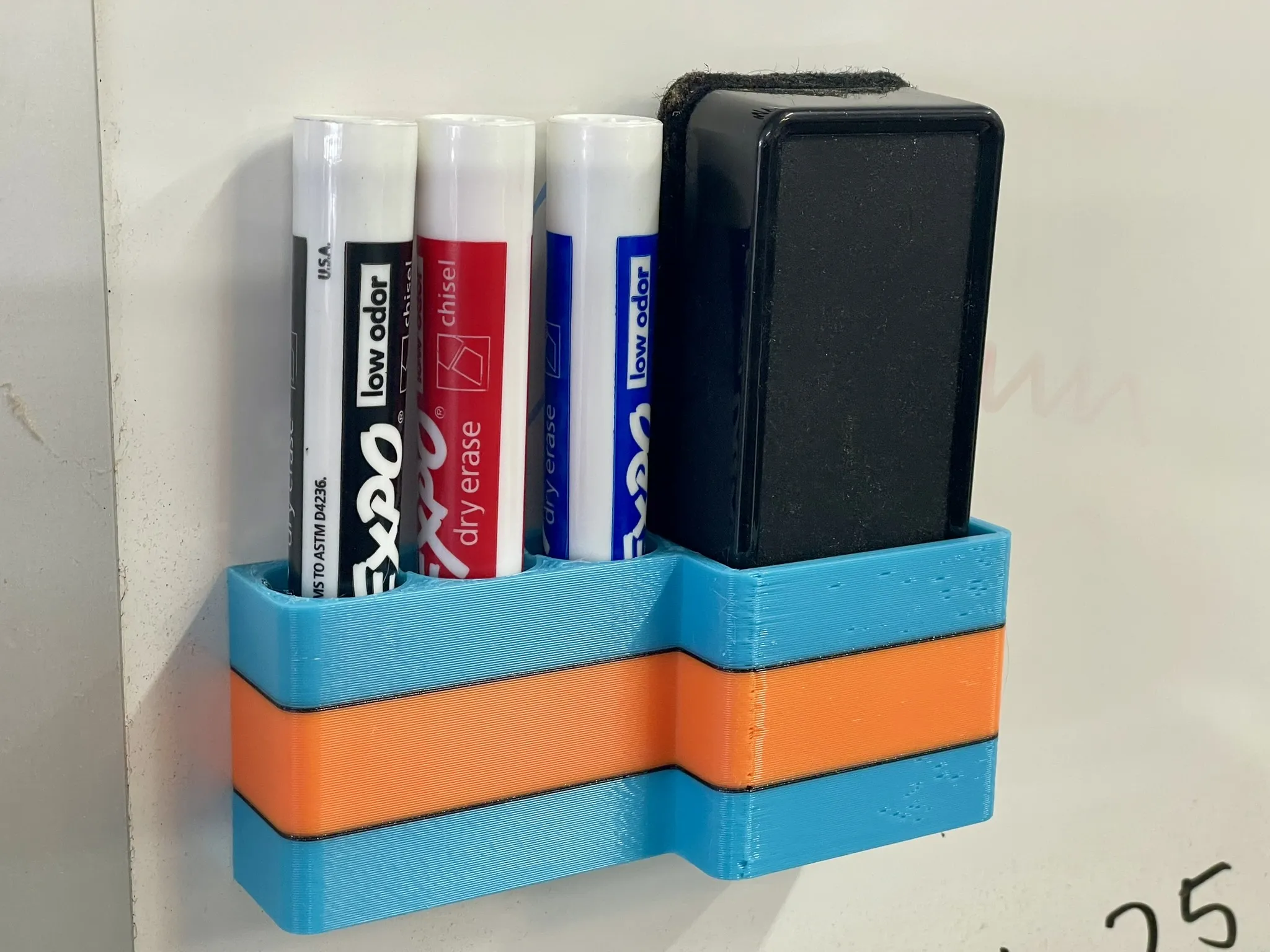 Giá đỡ bảng trắng từ tính cho bút và tẩy