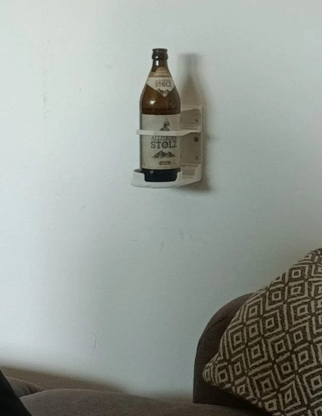 Giá đỡ bia gắn tường gập lại tiện lợi