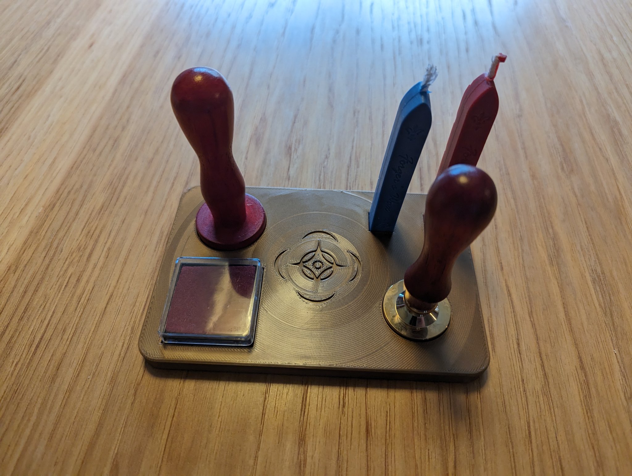 Giá đỡ con dấu Forger từ bộ Sel của Brandon Sanderson