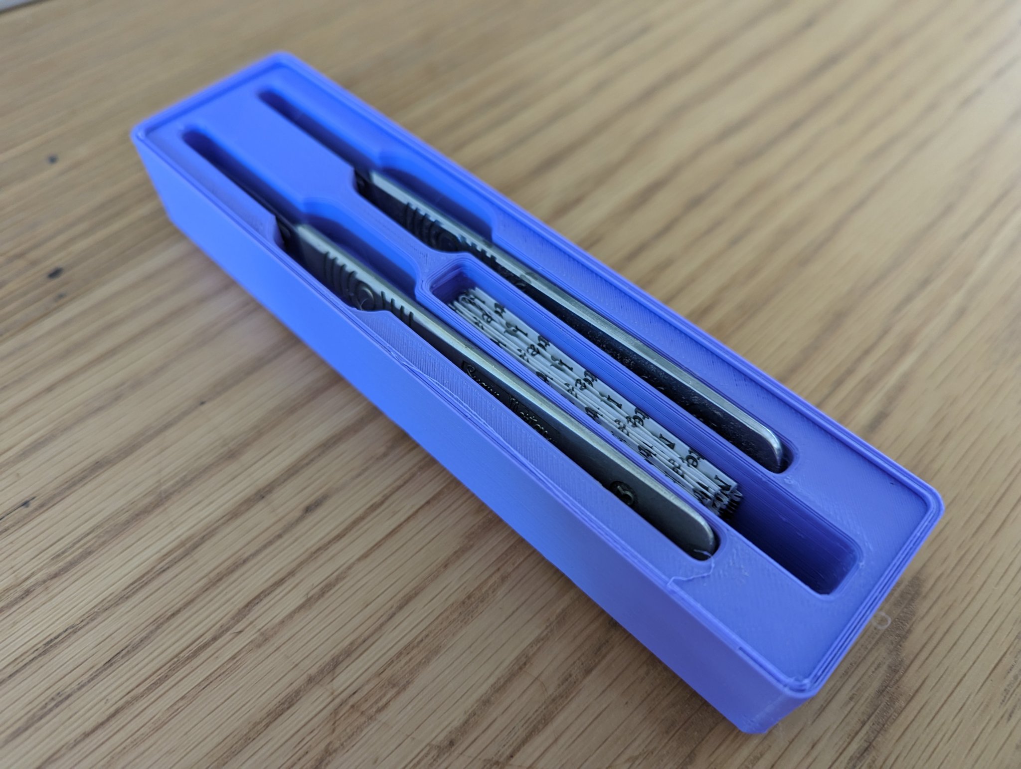 Giá đỡ dao phẫu thuật Swann Morton kiểu Gridfinity