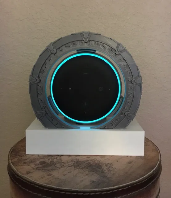 Giá đỡ Echo Dot với thiết kế cổng Stargate gọn nhẹ