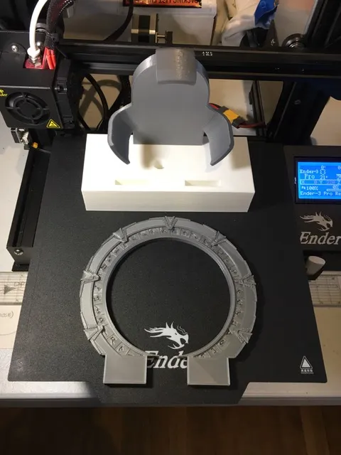 Giá đỡ Echo Dot với thiết kế cổng Stargate gọn nhẹ