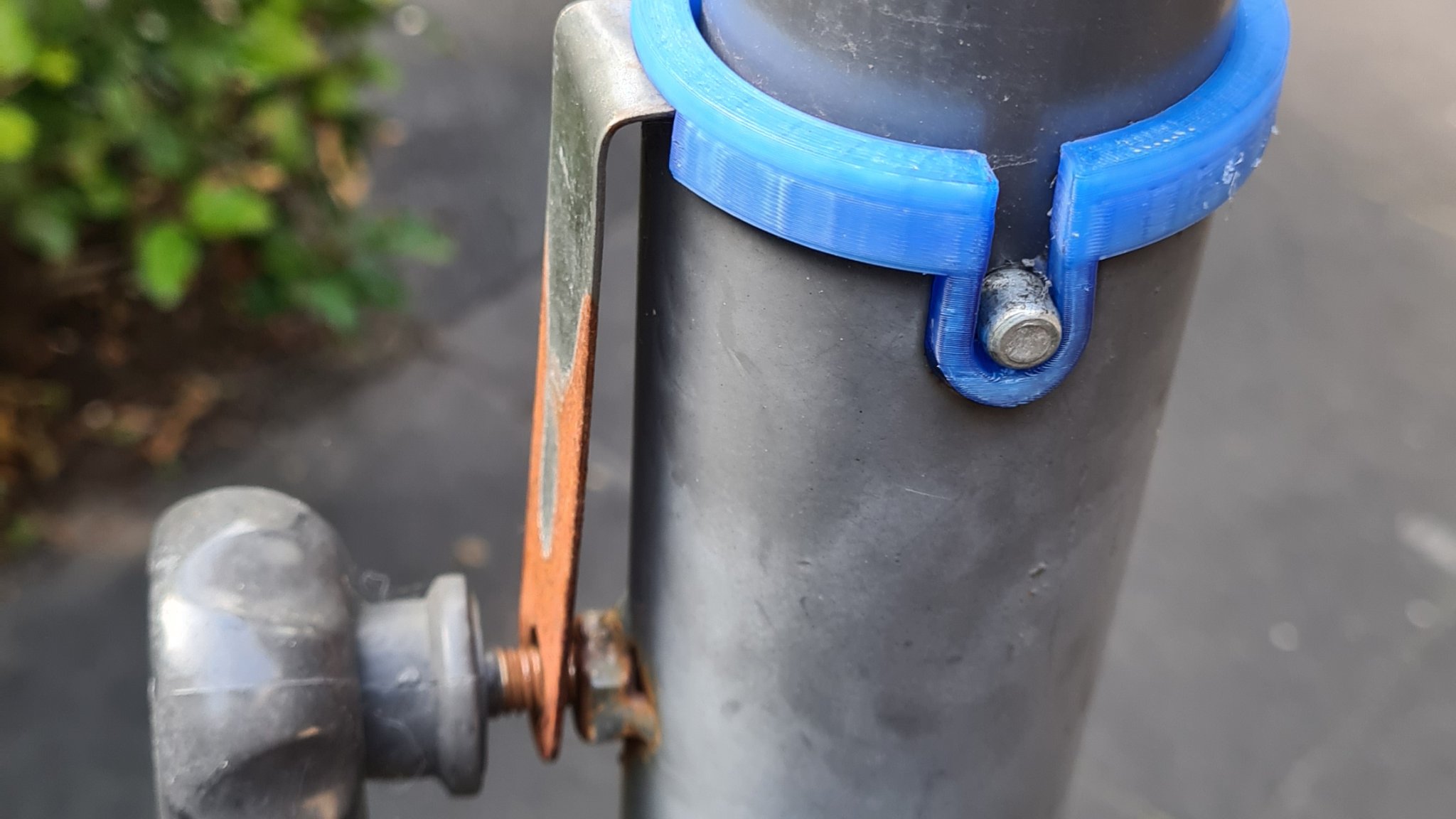 Giá đỡ ô dù nổi thay thế cho ô dù bị hỏng