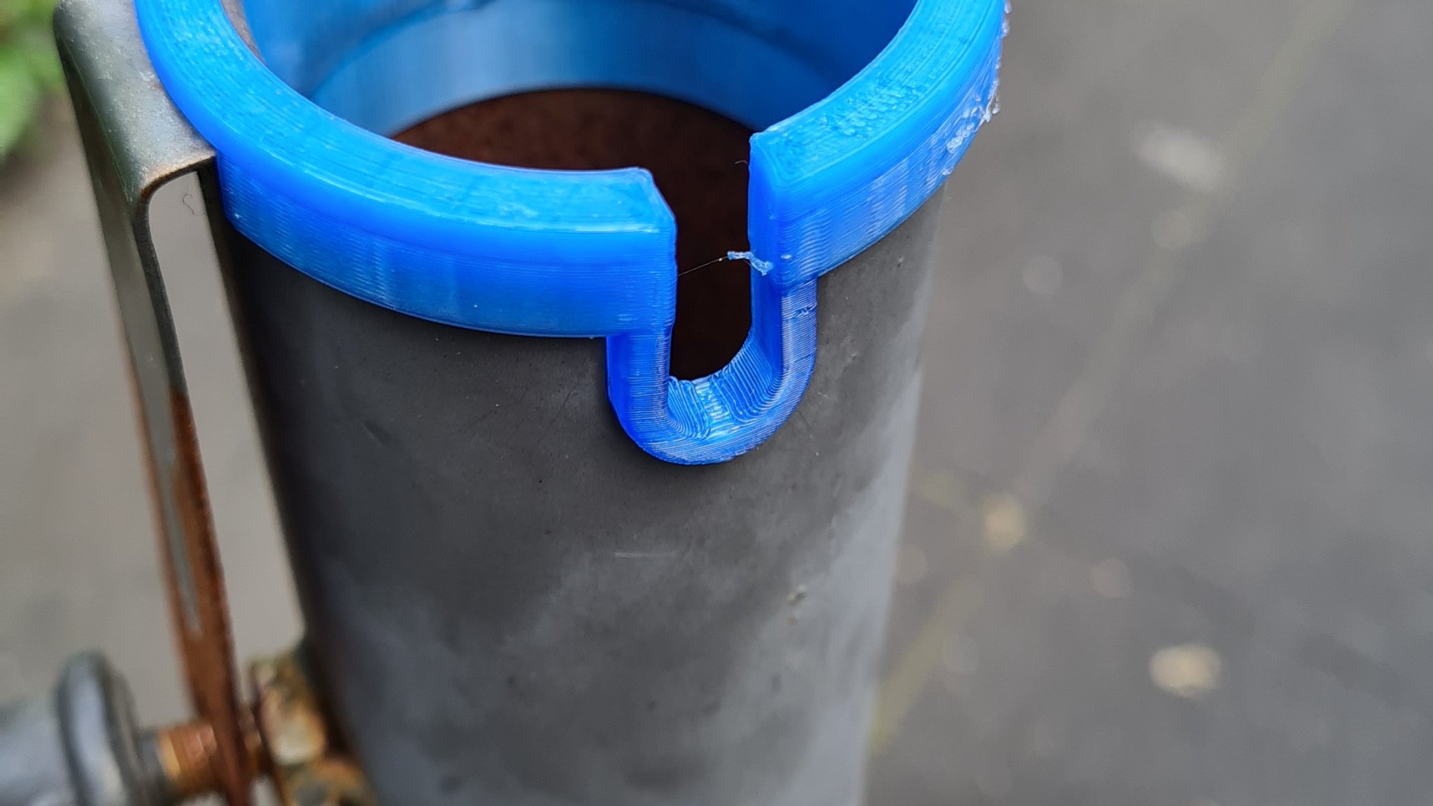 Giá đỡ ô dù nổi thay thế cho ô dù bị hỏng