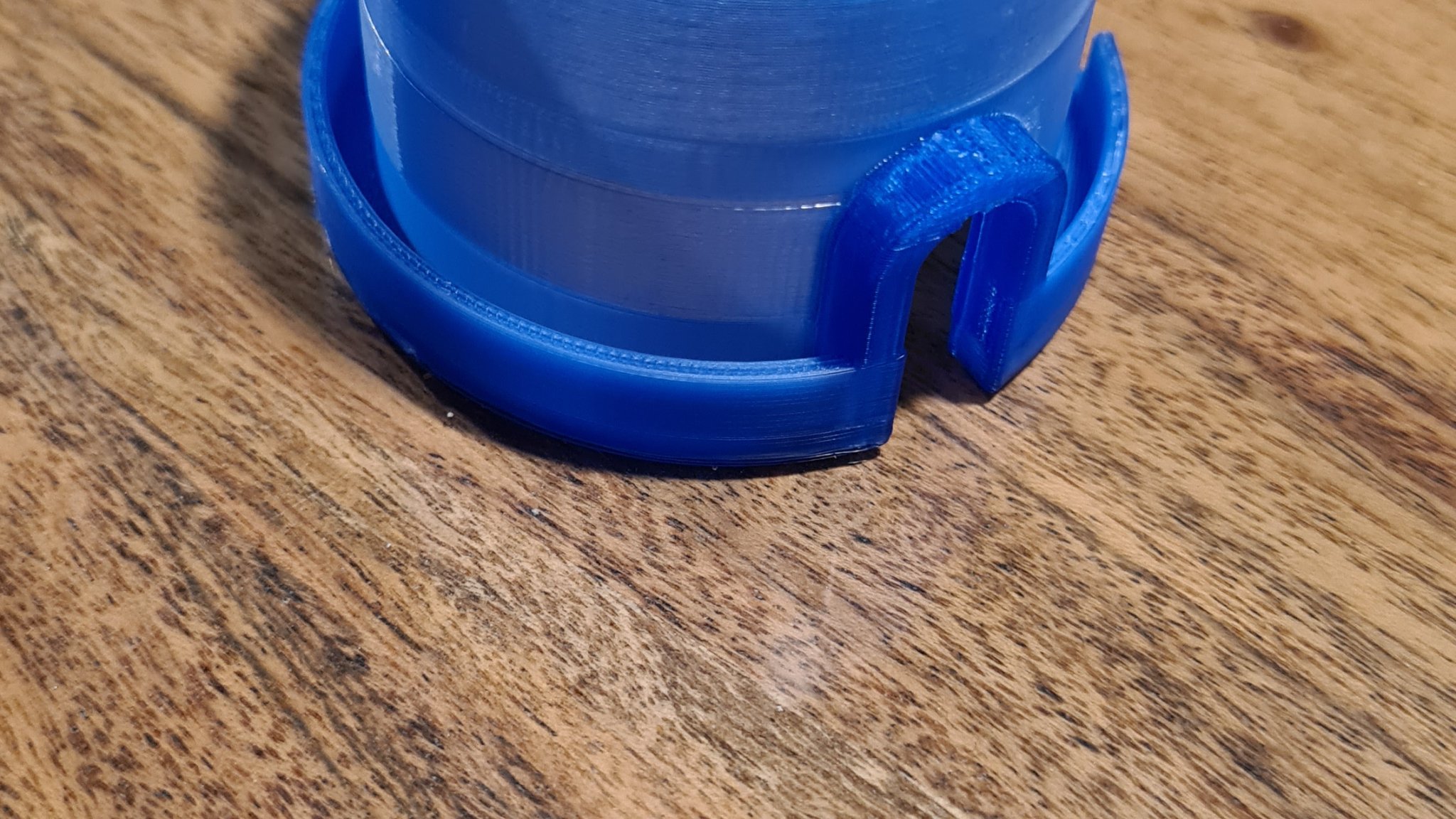 Giá đỡ ô dù nổi thay thế cho ô dù bị hỏng