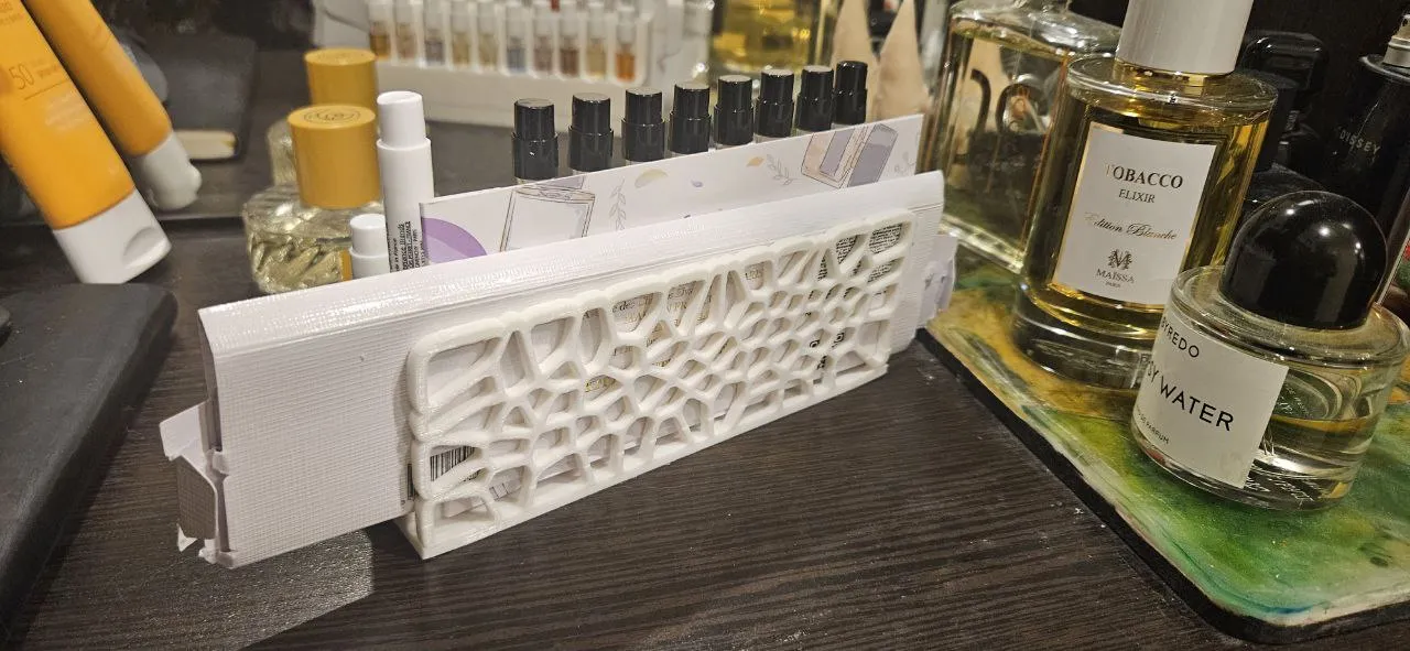 Giá đỡ cho các mẫu nước hoa mini du lịch