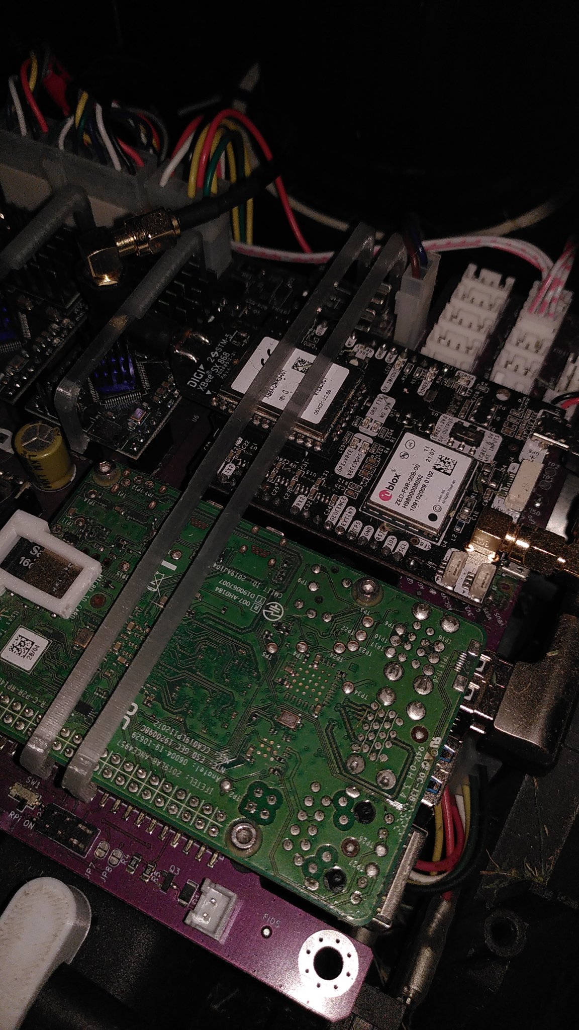 Giá đỡ cho mô-đun radio ArduSimple trên bo mạch OpenMower