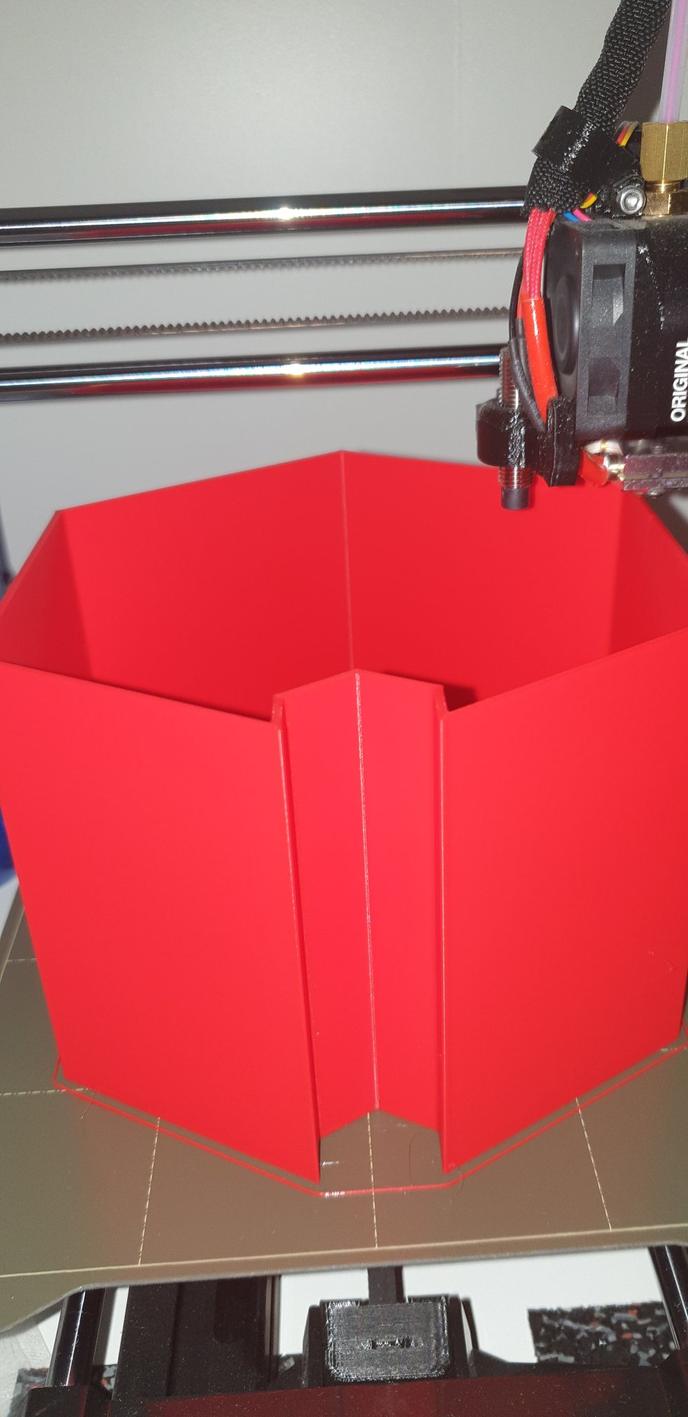 Chậu cây tự tưới hình lục giác kích thước 16x16x14cm