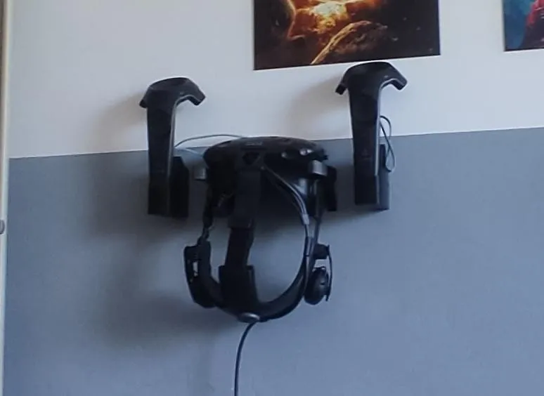 Giá đỡ HMD Vive lắp tường cho thiết bị VR