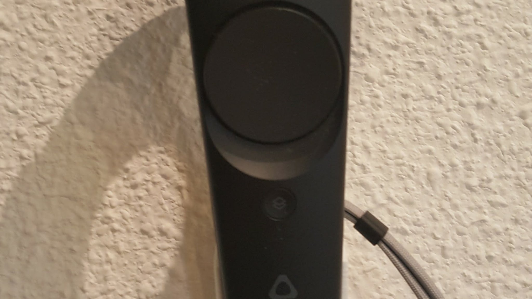 Giá đỡ và trạm sạc cho tay cầm HTC Vive